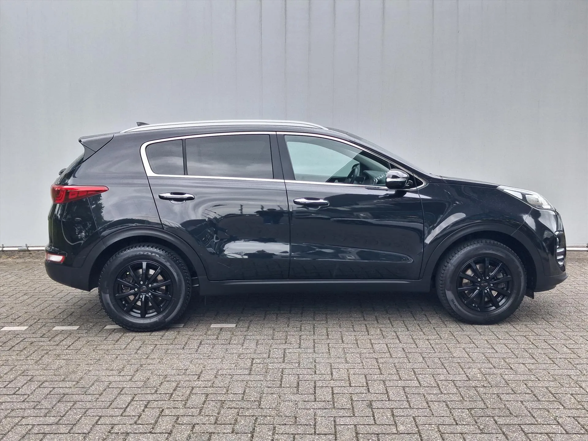 Kia Sportage met kenteken L-245-RN – detailfoto