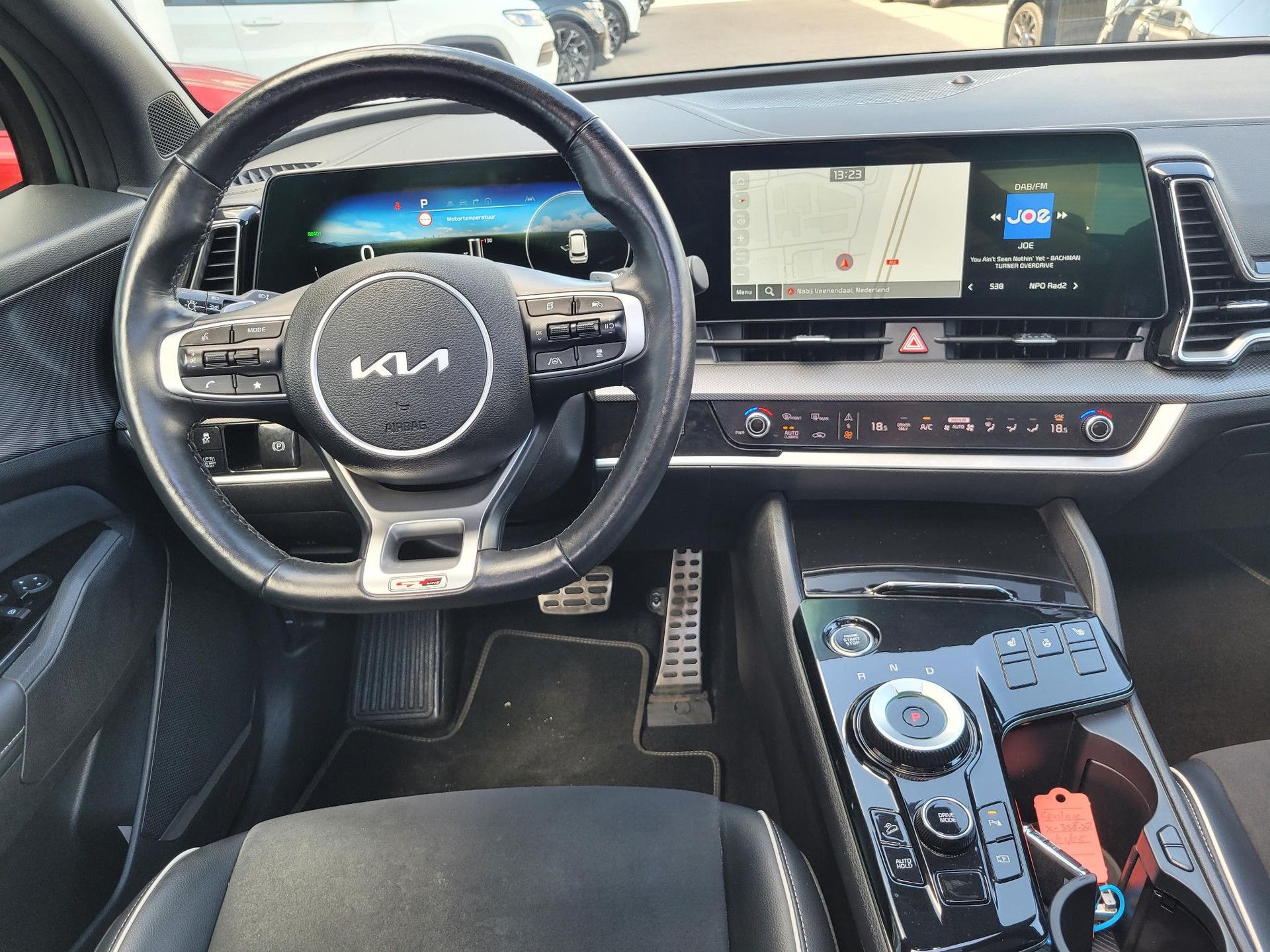 Kia Sportage met kenteken X-358-XZ – interieur
