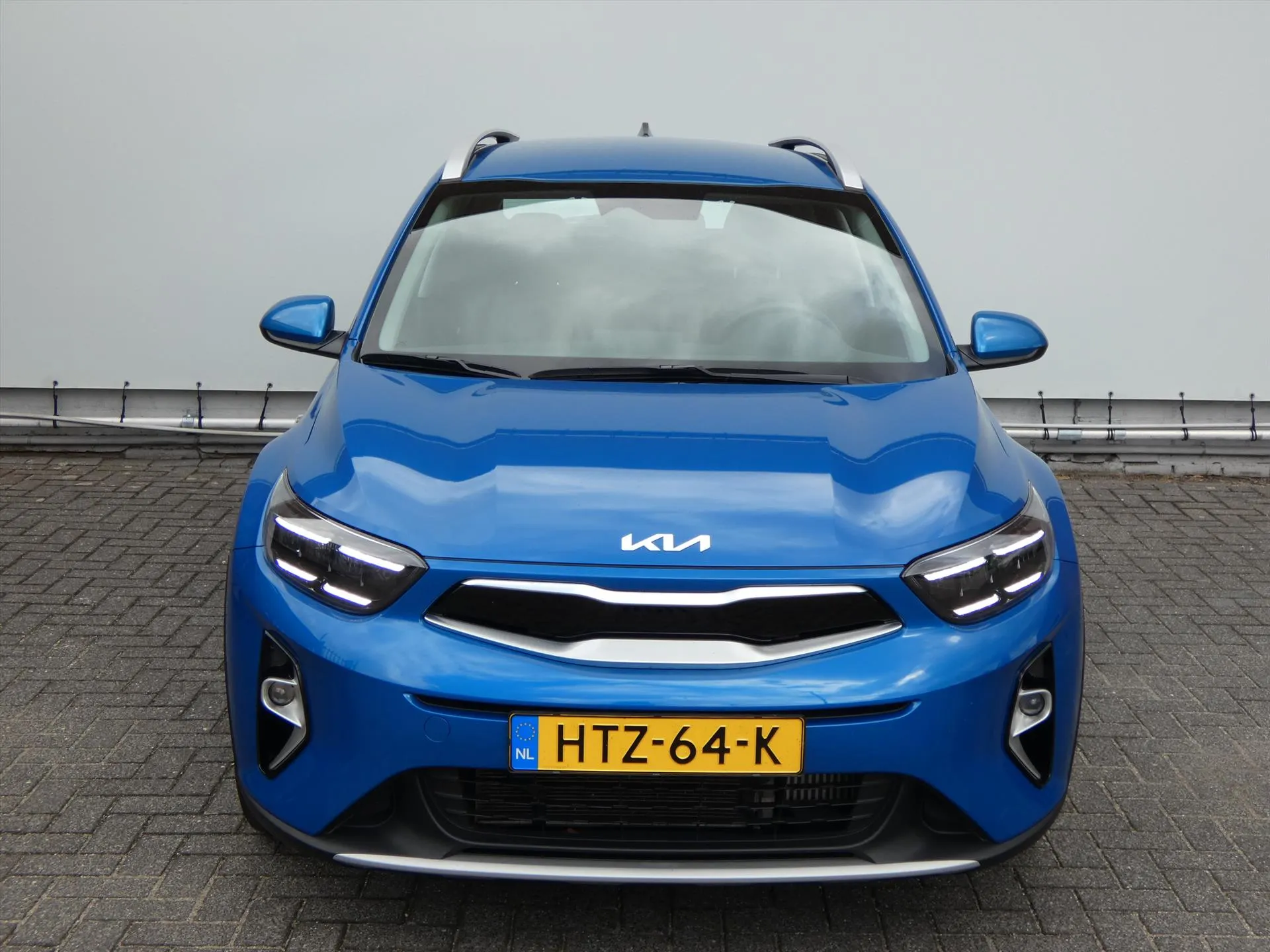 Kia Stonic met kenteken HTZ-64-K – achteraanzicht