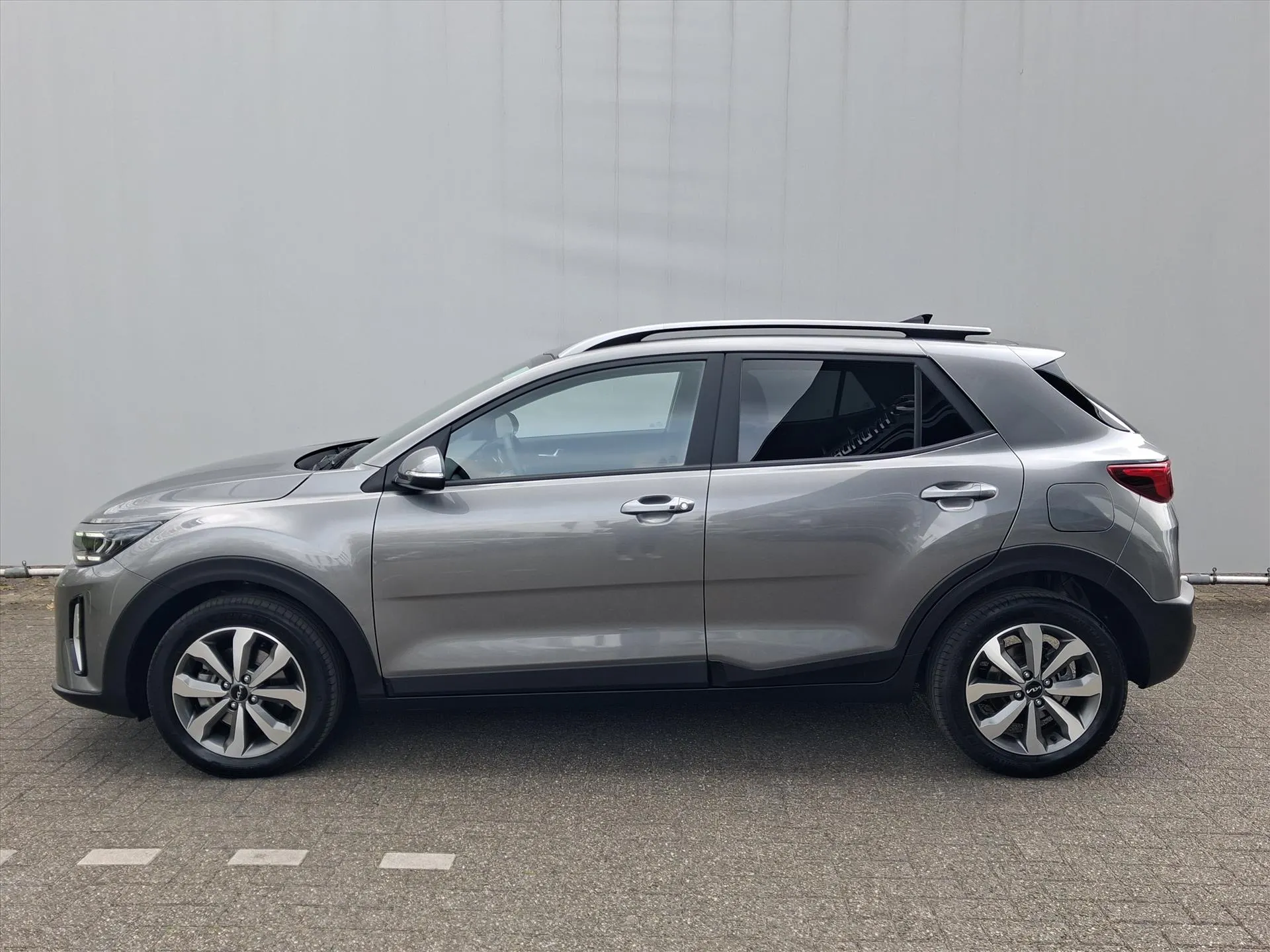 Kia Stonic met kenteken HZP-42-V – achteraanzicht