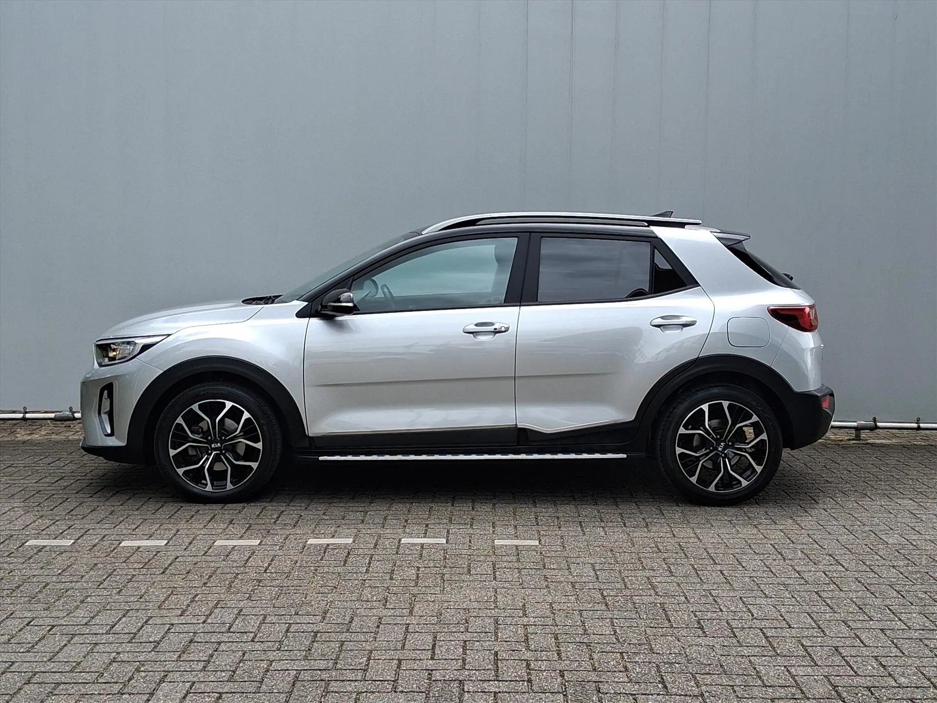 Kia Stonic met kenteken J-864-SK – achteraanzicht