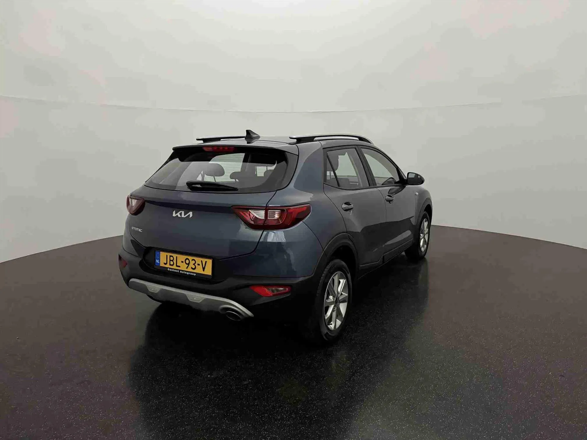 Kia Stonic met kenteken JBL-93-V – achteraanzicht