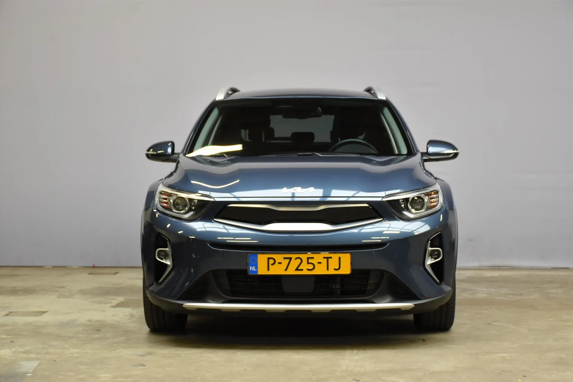 Kia Stonic met kenteken P-725-TJ – achteraanzicht
