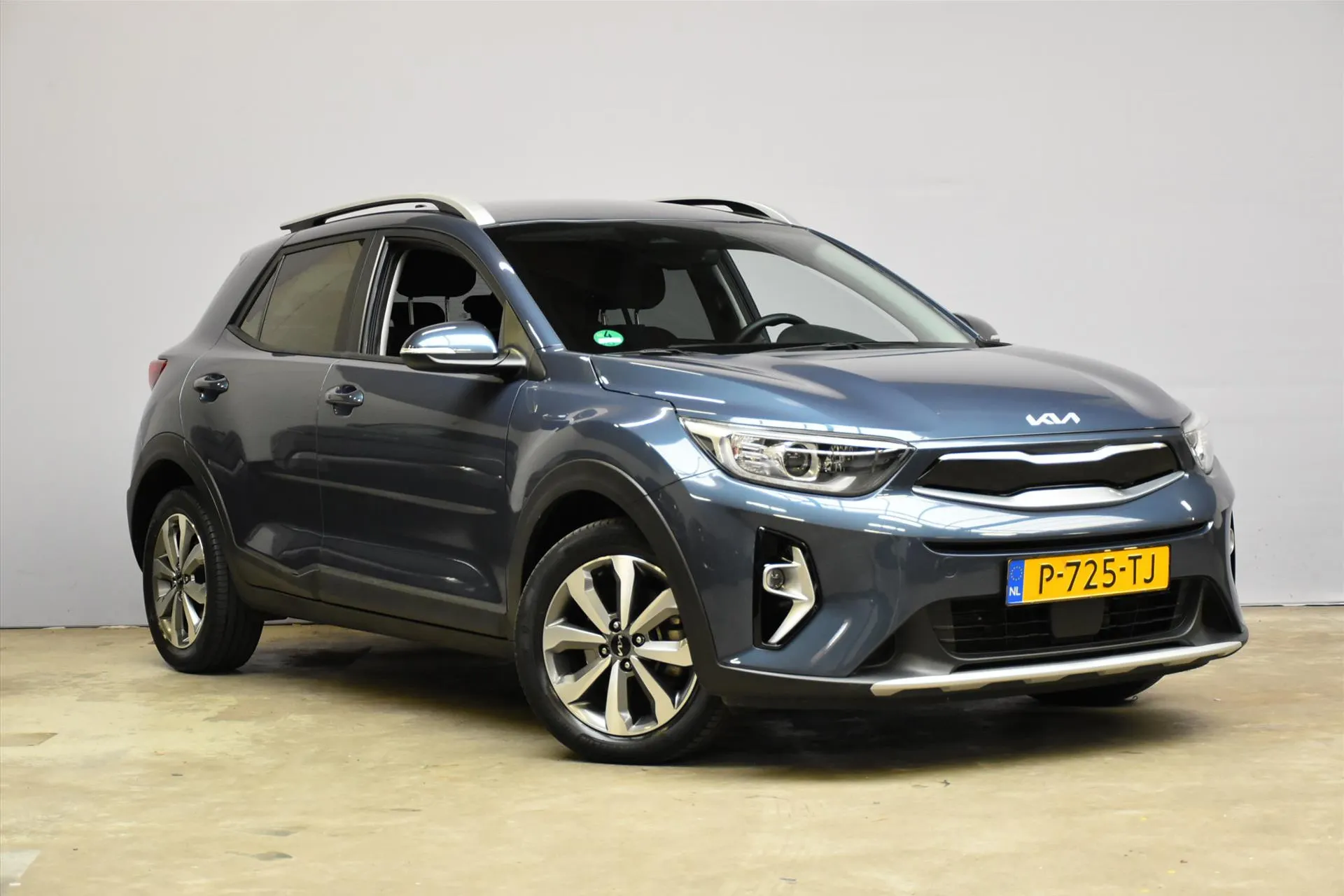 Kia Stonic met kenteken P-725-TJ – interieur