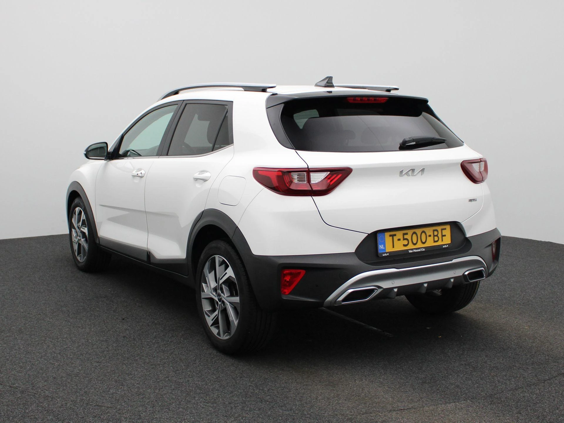Kia Stonic met kenteken T-500-BF – autofoto 2