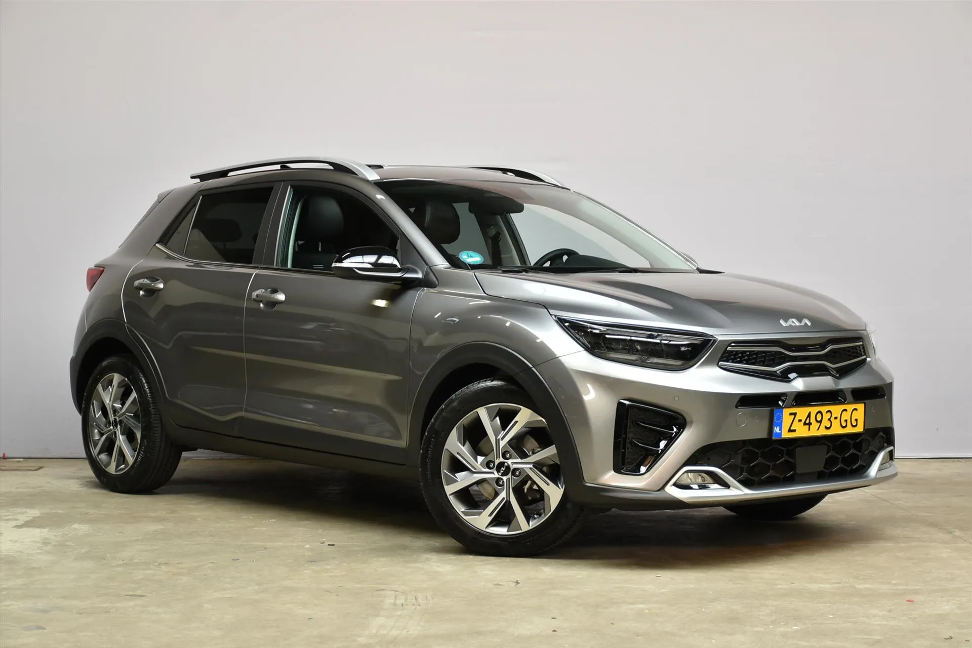 Kia Stonic met kenteken Z-493-GG – dashboard