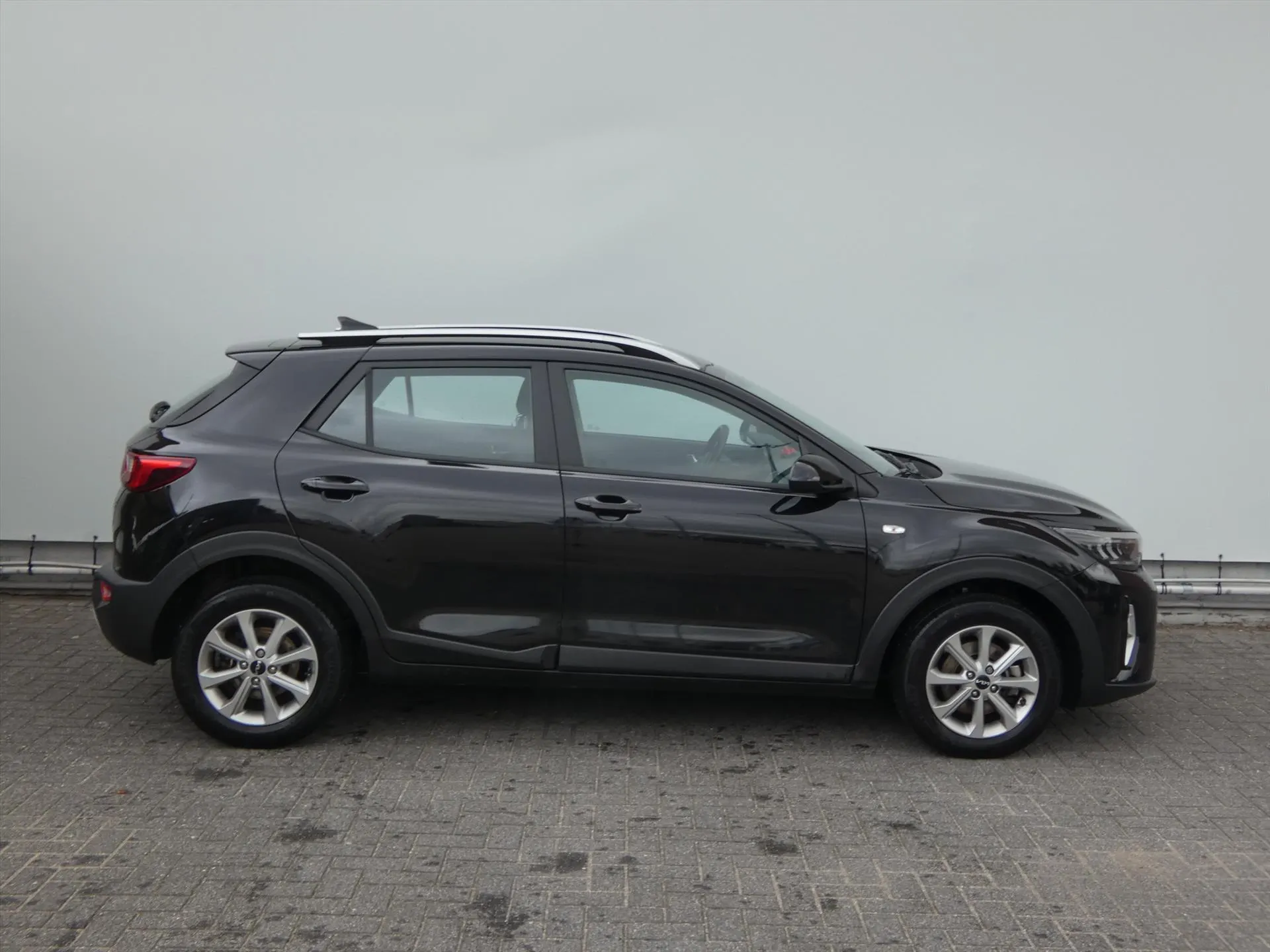 Kia Stonic met kenteken Z-898-FB – dashboard
