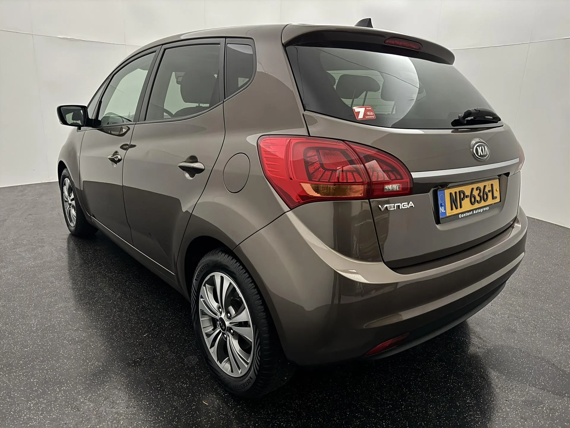 Kia Venga met kenteken NP-636-L – interieur