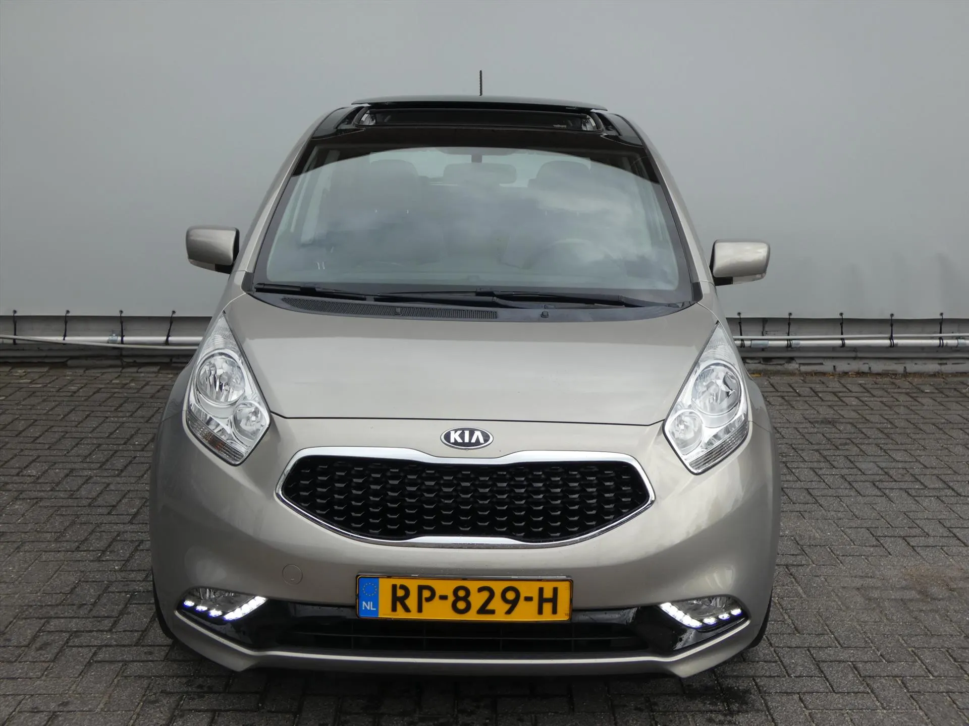 Kia Venga met kenteken RP-829-H – achteraanzicht