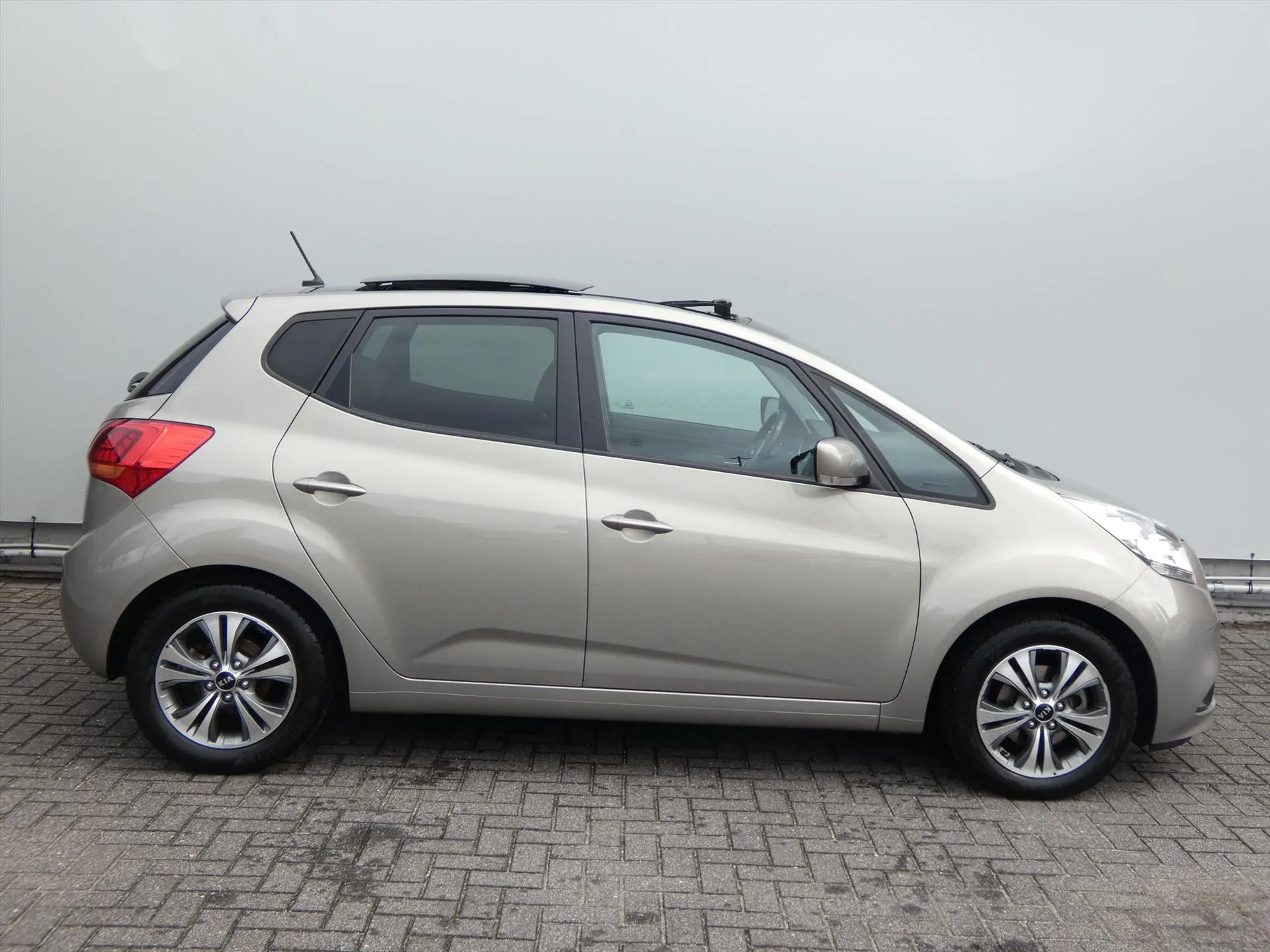 Kia Venga met kenteken RP-829-H – dashboard