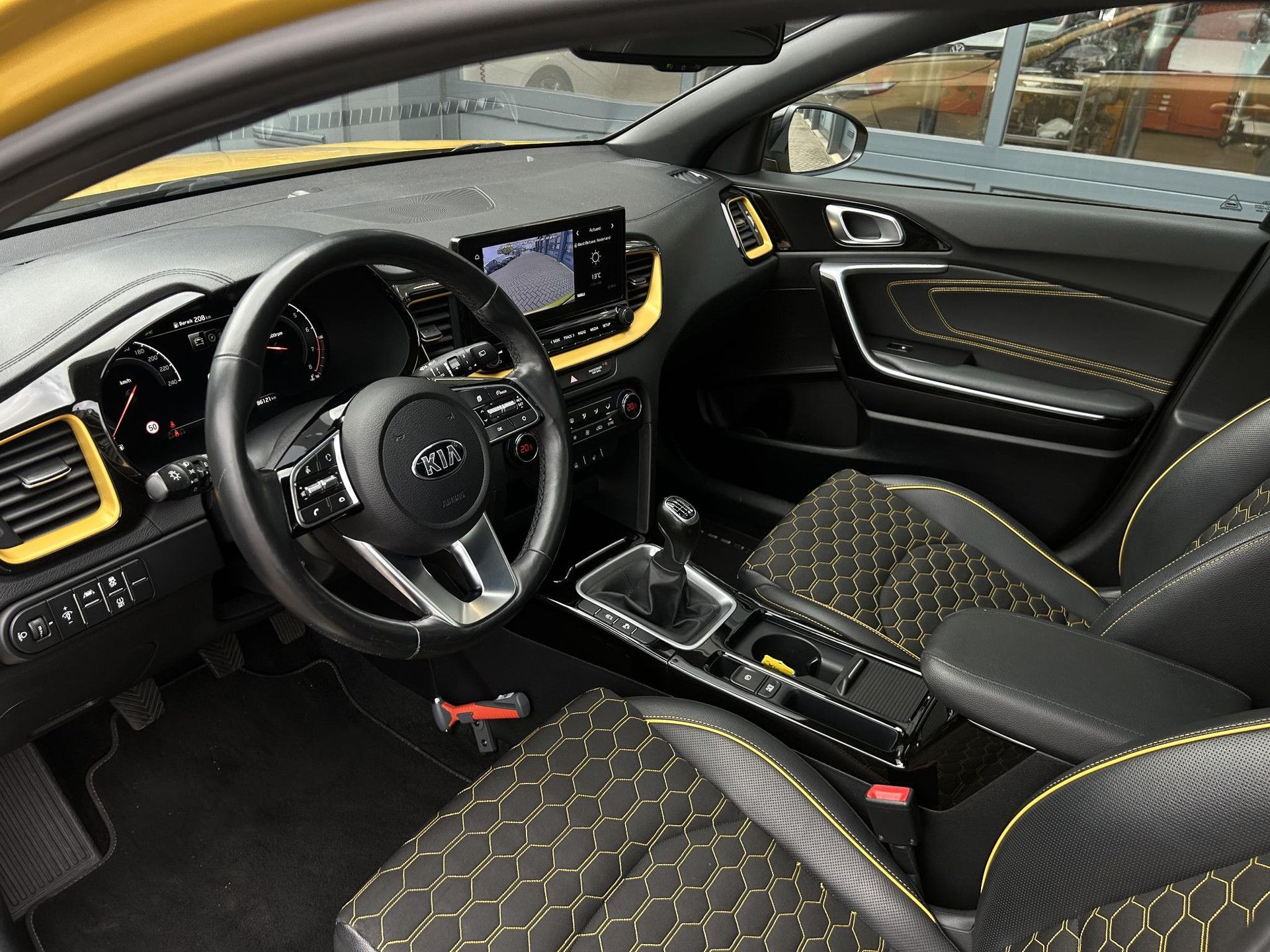 Kia Xceed met kenteken G-527-HS – interieur