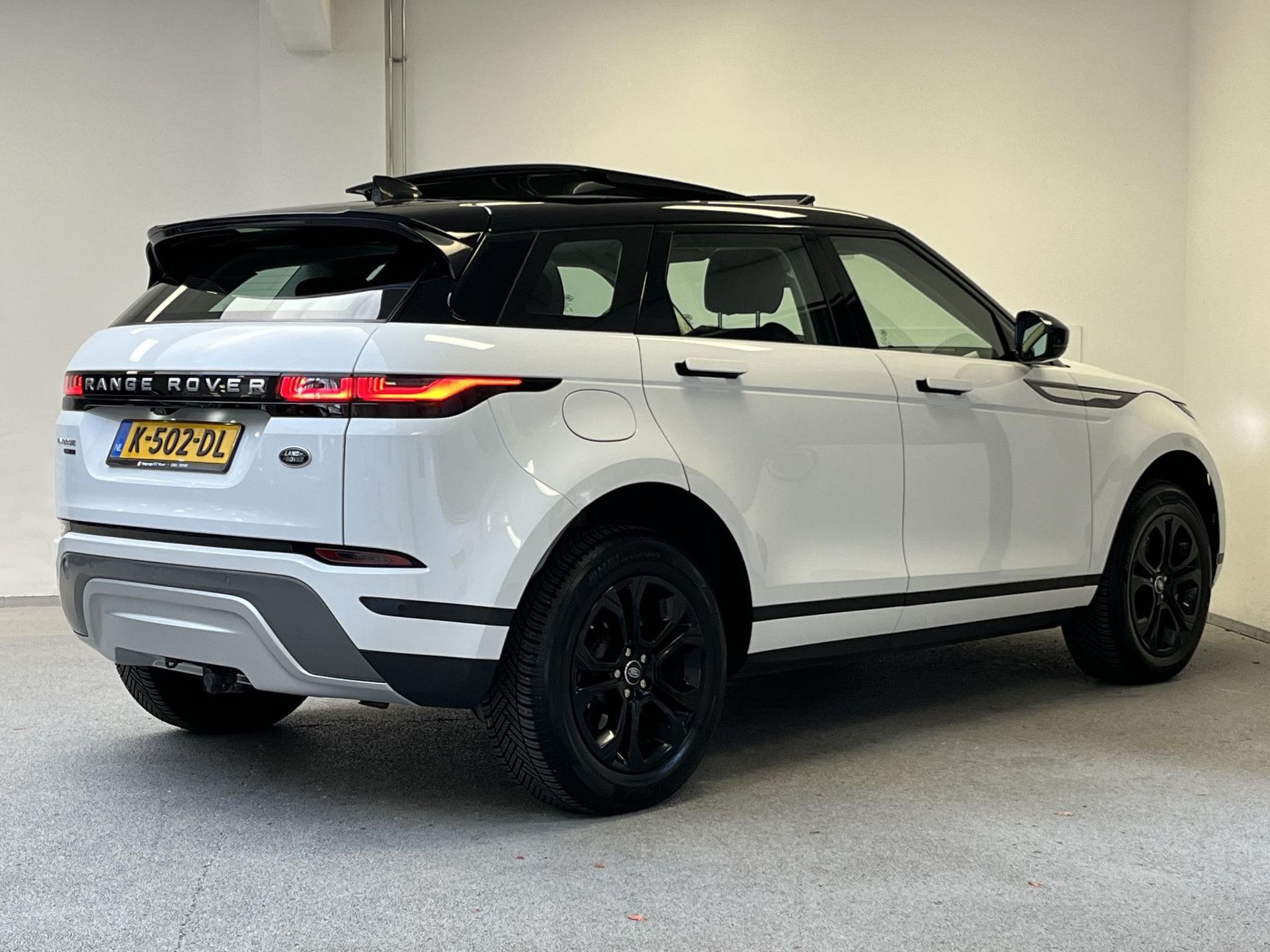 Land Rover RoverRangeRoverEvoque met kenteken K-502-DL – achteraanzicht
