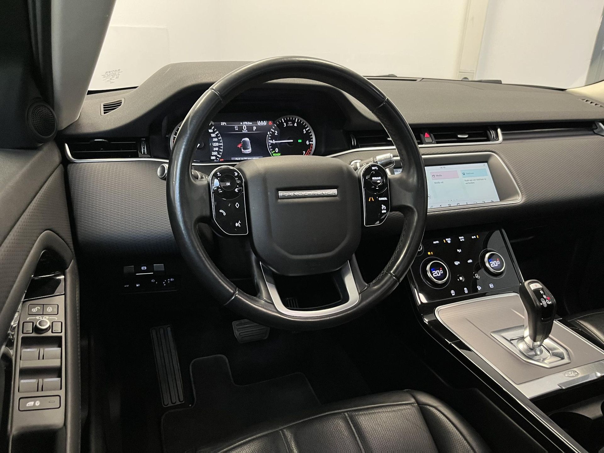 Land Rover RoverRangeRoverEvoque met kenteken K-502-DL – interieur