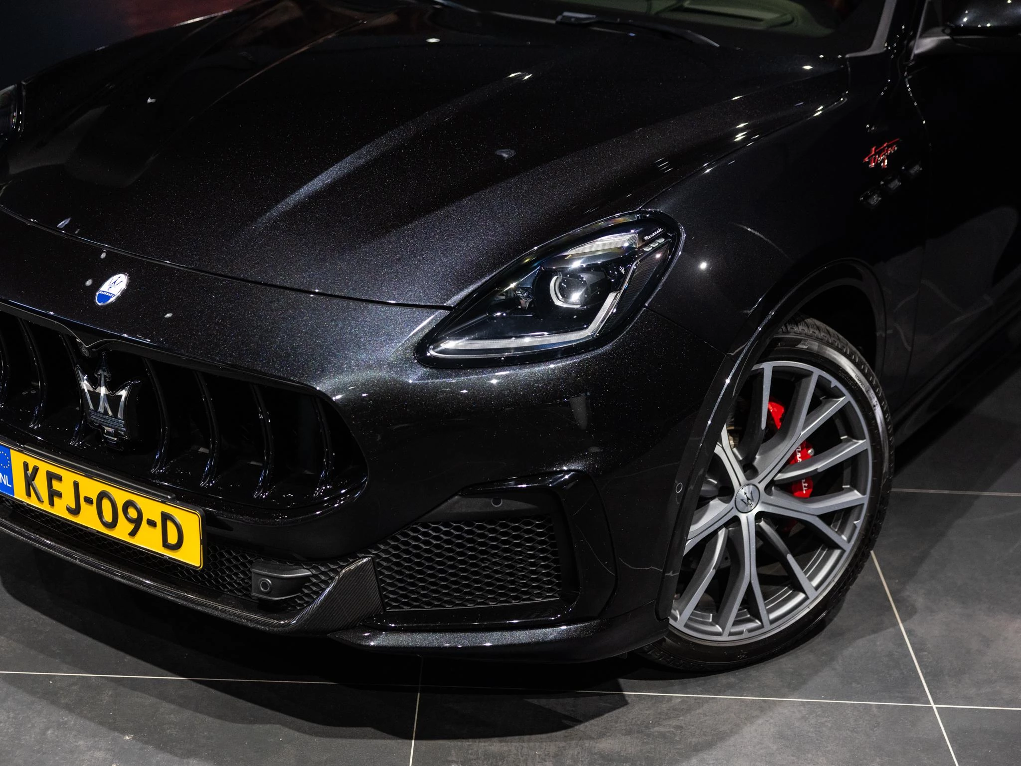 Maserati Grecale met kenteken KFJ-09-D – autofoto 5