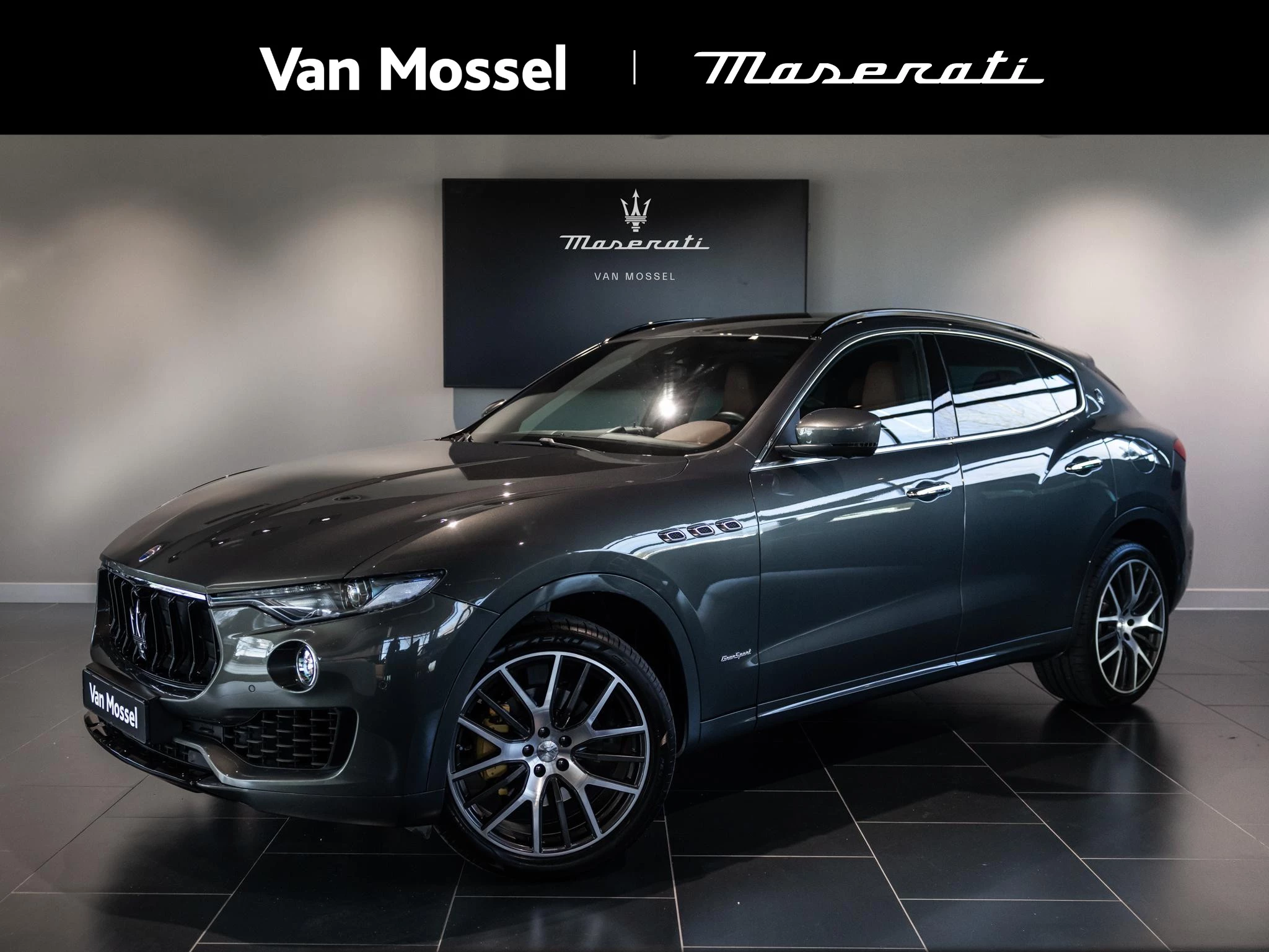Maserati Levante met kenteken 107100 – autofoto 2
