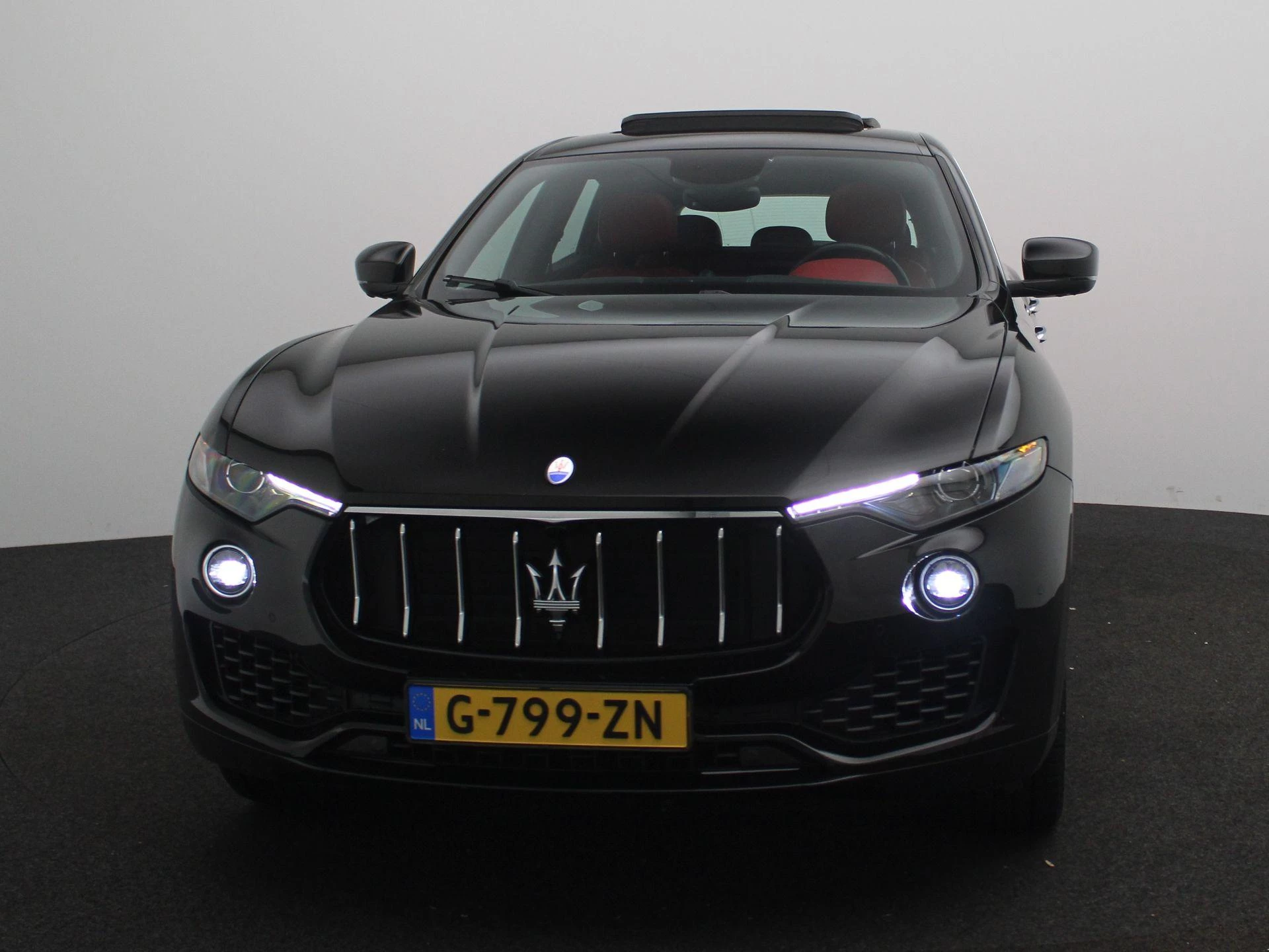 Maserati Levante met kenteken 109100 – autofoto 4