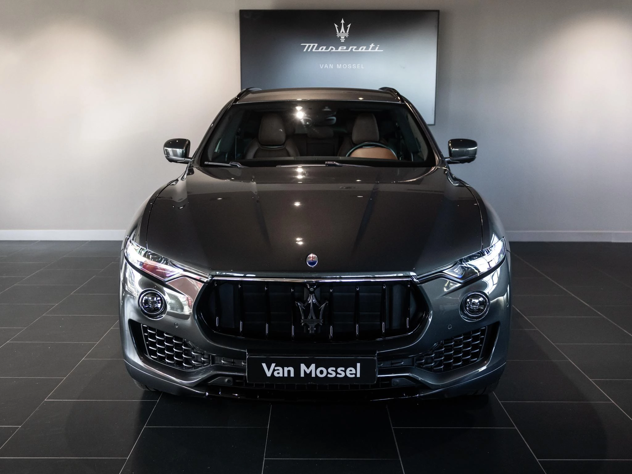 Maserati Levante met kenteken 107100 – autofoto 5