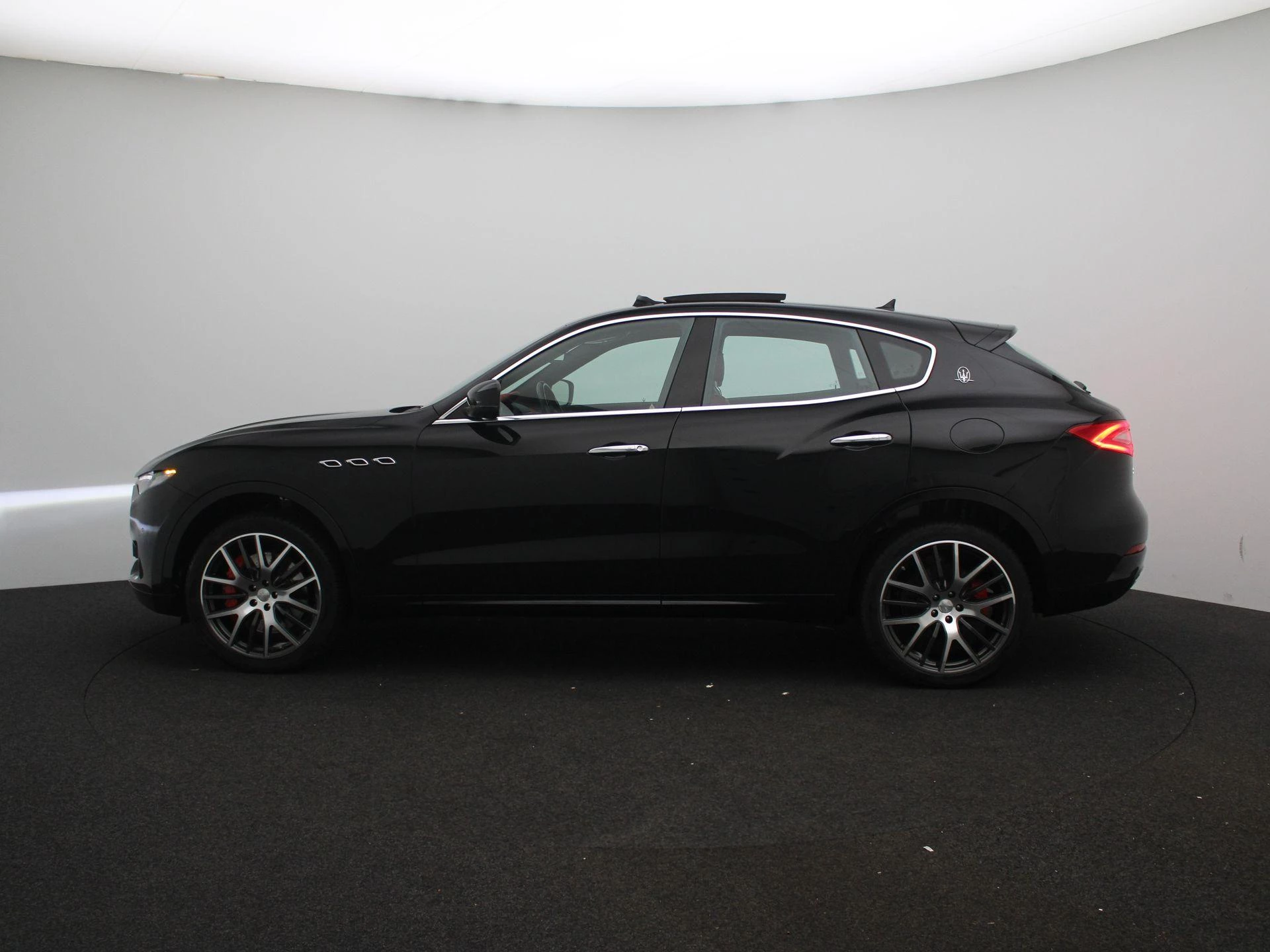 Maserati Levante met kenteken 109100 – autofoto 5