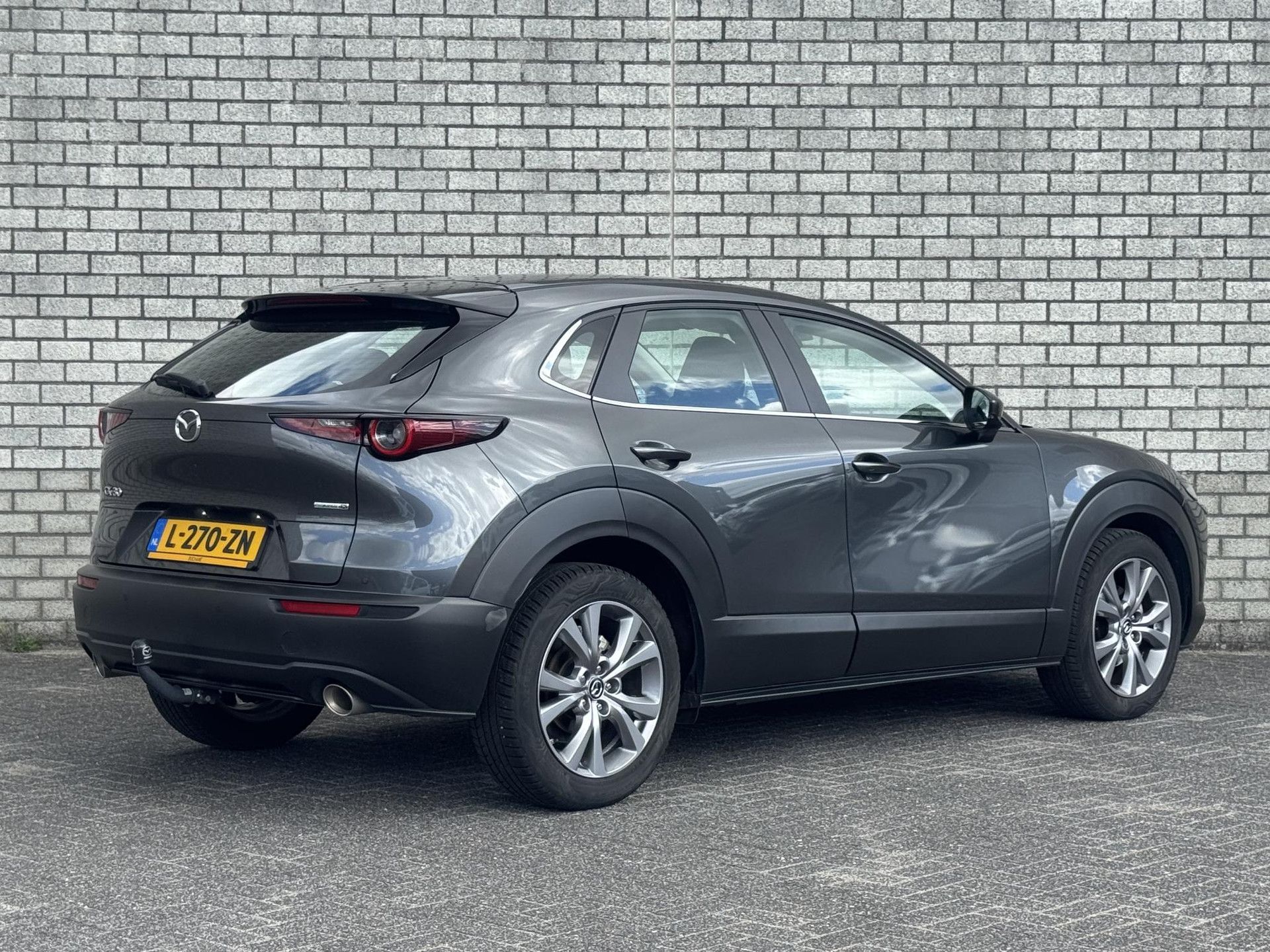 Mazda CX-30 met kenteken L-270-ZN – achteraanzicht