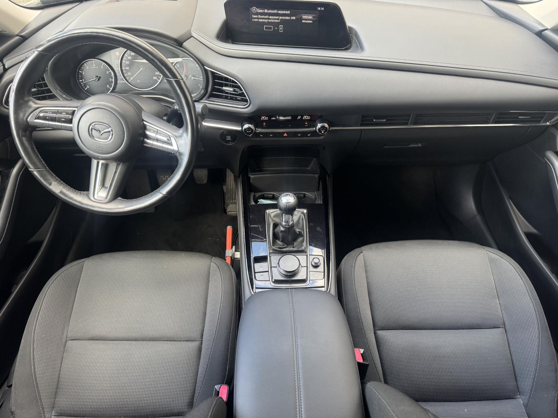 Mazda CX-30 met kenteken L-270-ZN – interieur