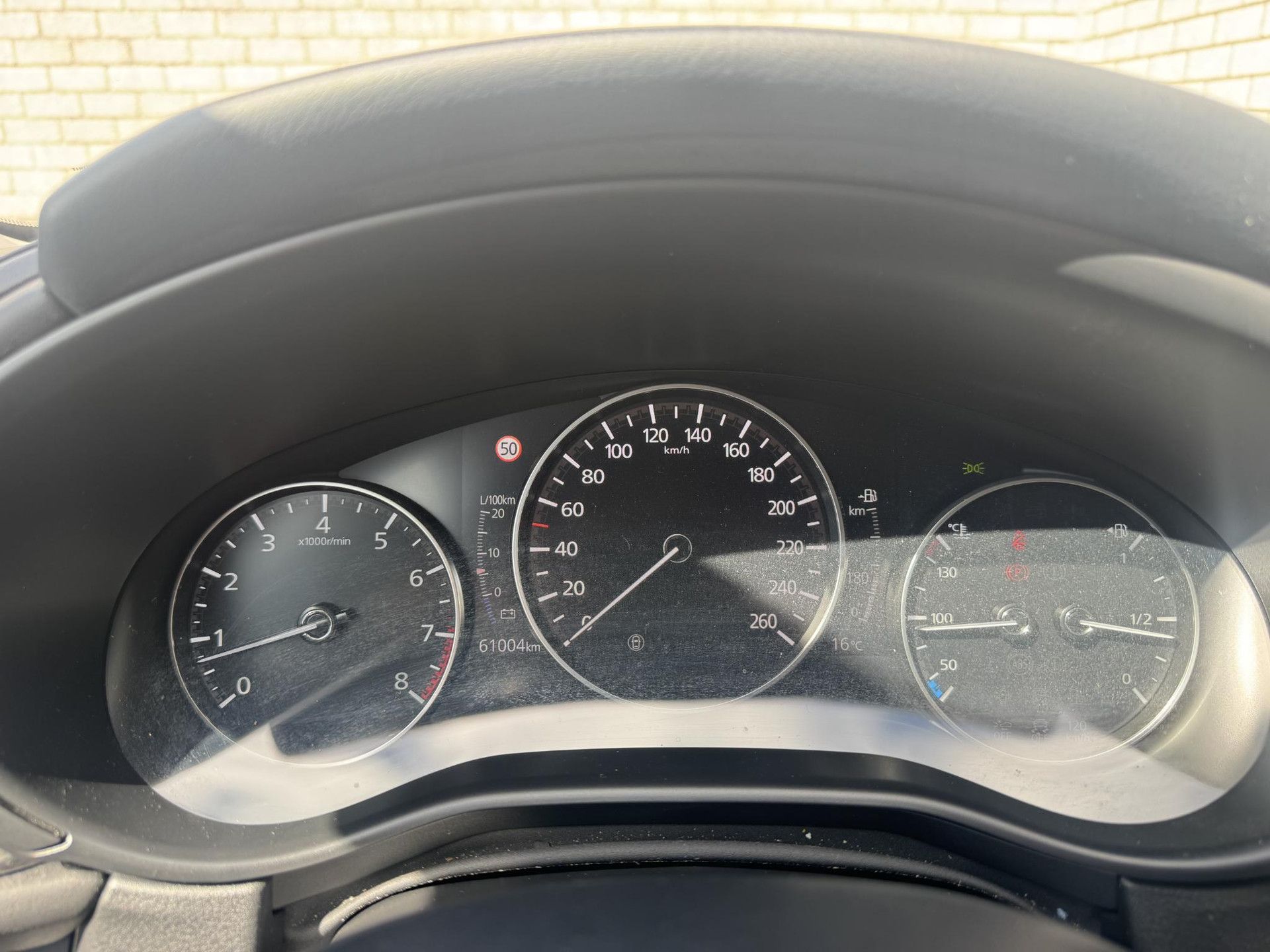 Mazda CX-30 met kenteken L-270-ZN – dashboard