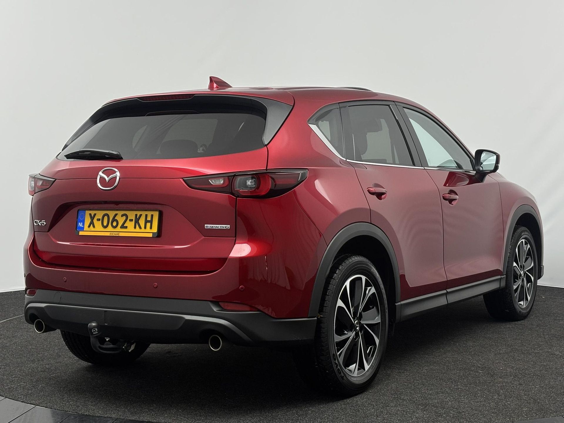 Mazda CX-5 met kenteken X-062-KH – achteraanzicht