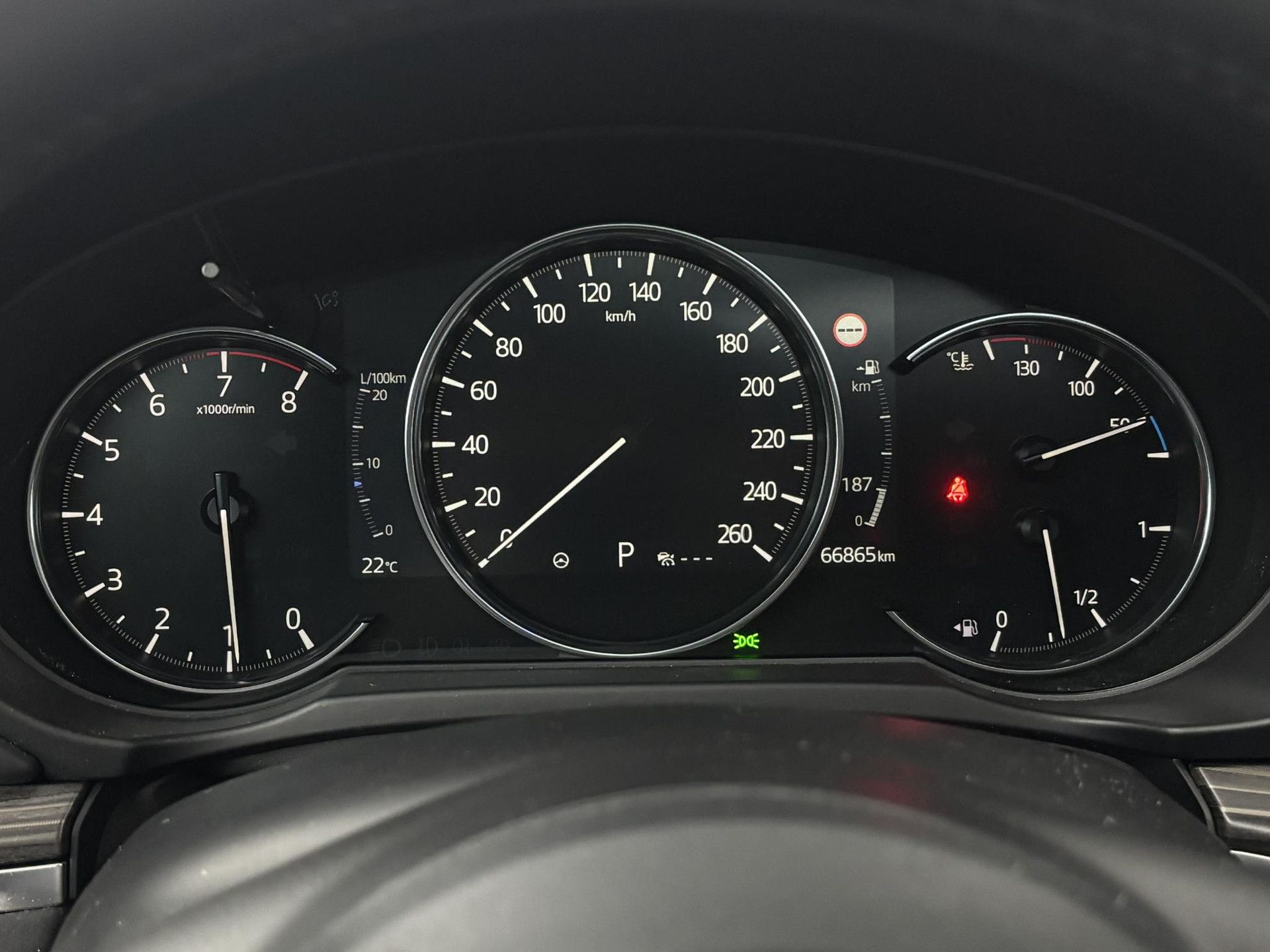 Mazda CX-5 met kenteken X-062-KH – dashboard