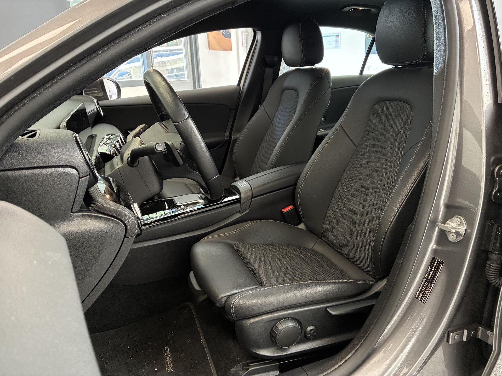 Mercedes-Benz A-Klasse met kenteken H-714-PH – dashboard