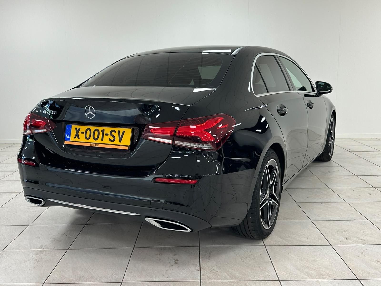 Mercedes-Benz A-Klasse met kenteken X-001-SV – achteraanzicht