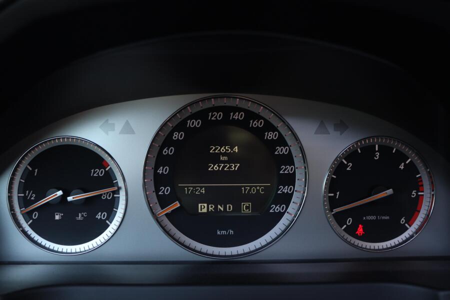Mercedes-Benz C-Klasse met kenteken 59-ZG-KH – dashboard