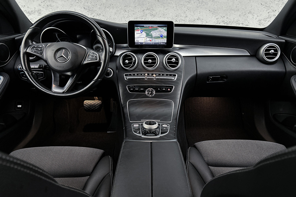 Mercedes-Benz C-Klasse – dashboard