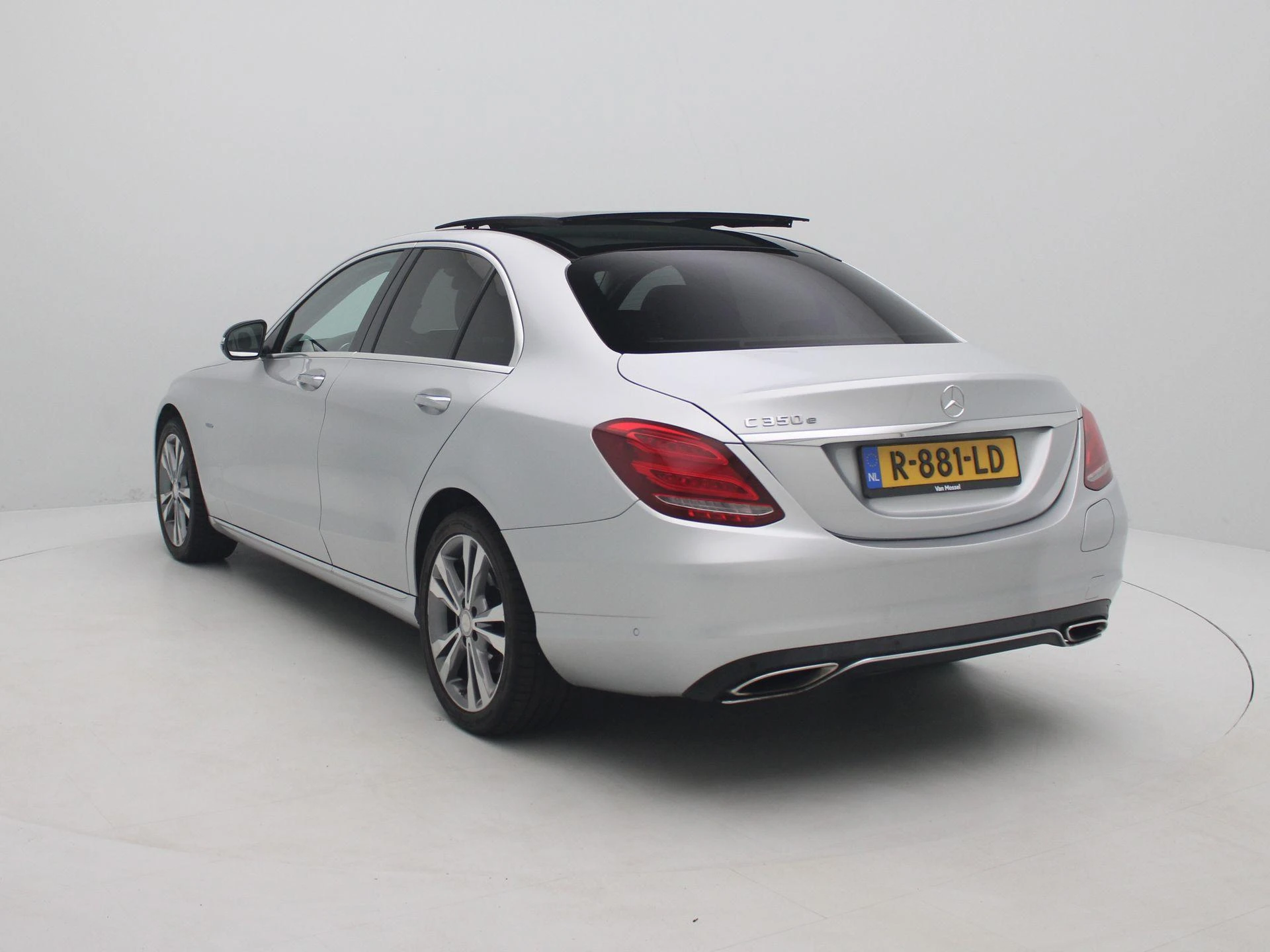 Mercedes-Benz C-Klasse met kenteken R-881-LD – autofoto 4