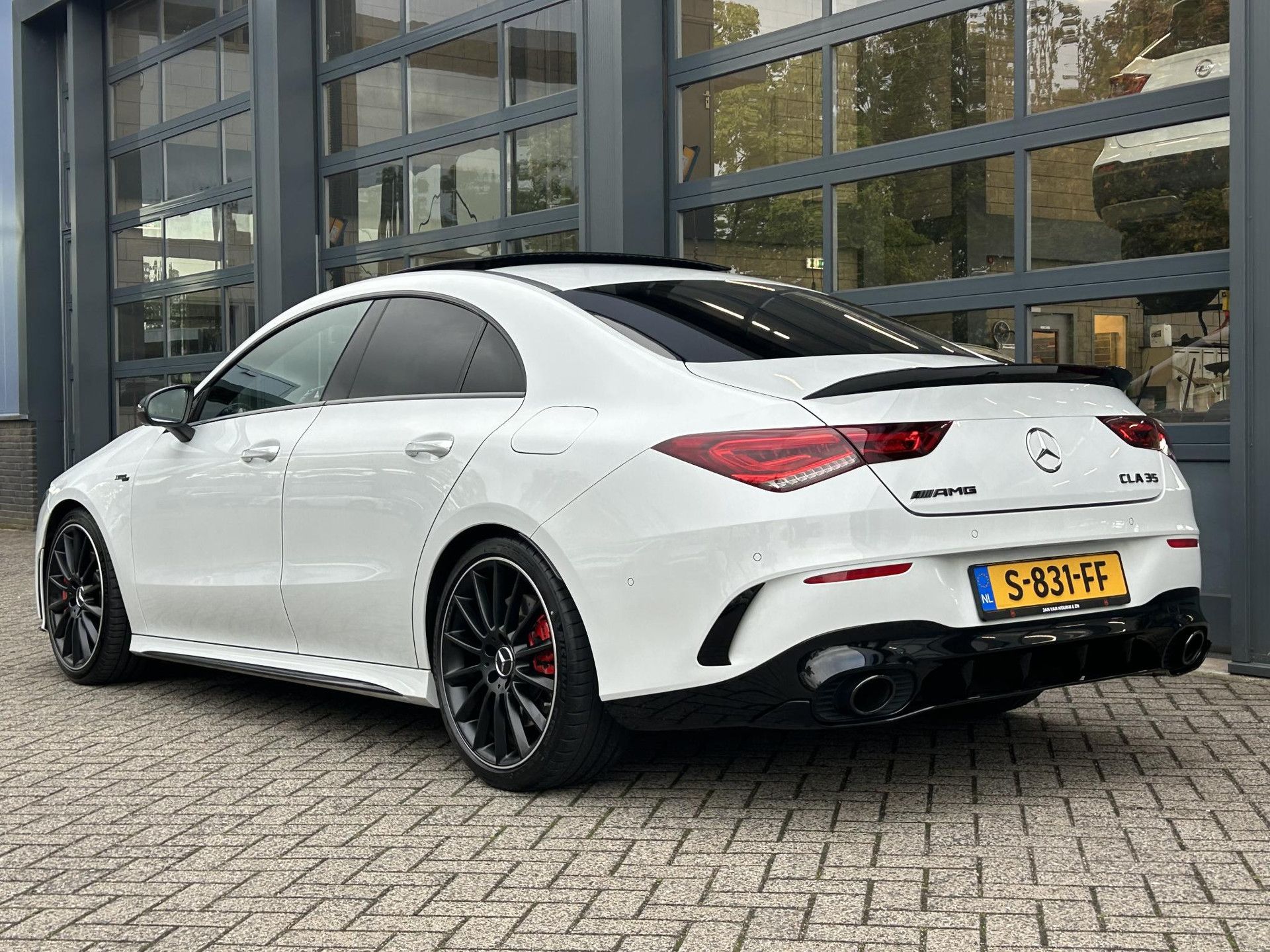 Mercedes-Benz CLA met kenteken S-831-FF – achteraanzicht