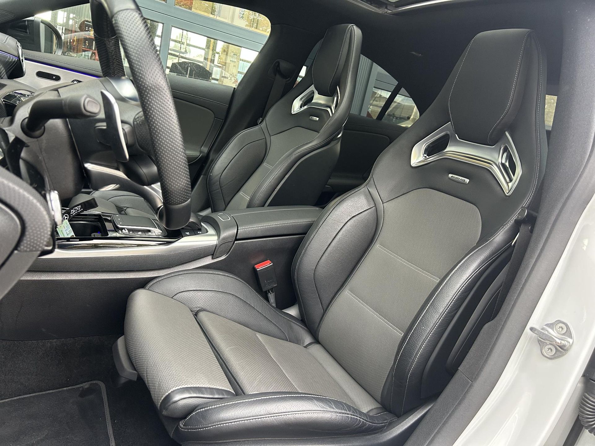 Mercedes-Benz CLA met kenteken S-831-FF – dashboard
