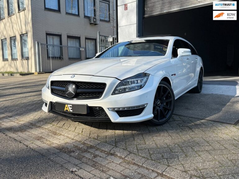 Mercedes-Benz CLS met kenteken T-198-XB – achteraanzicht