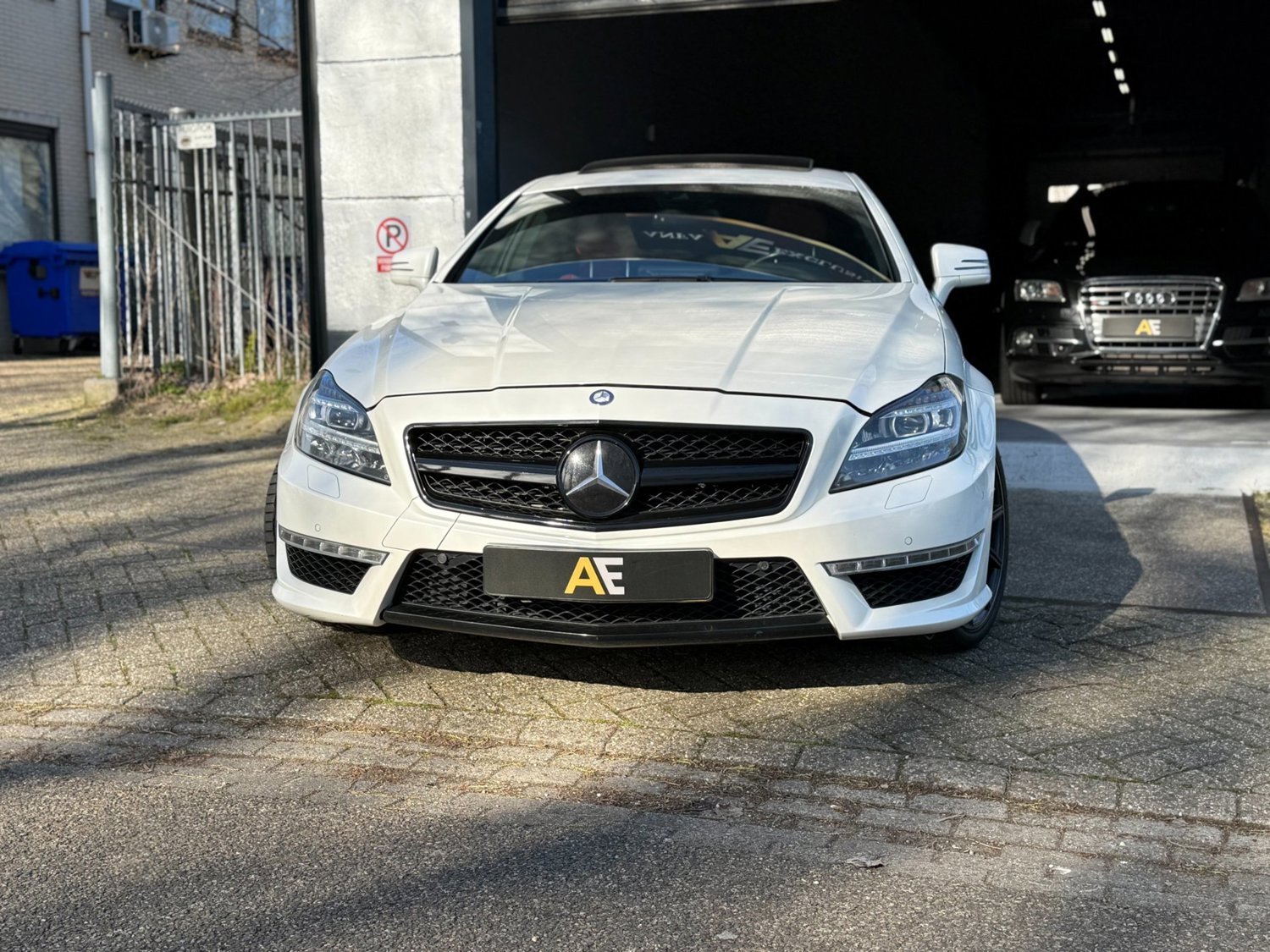 Mercedes-Benz CLS met kenteken T-198-XB – interieur