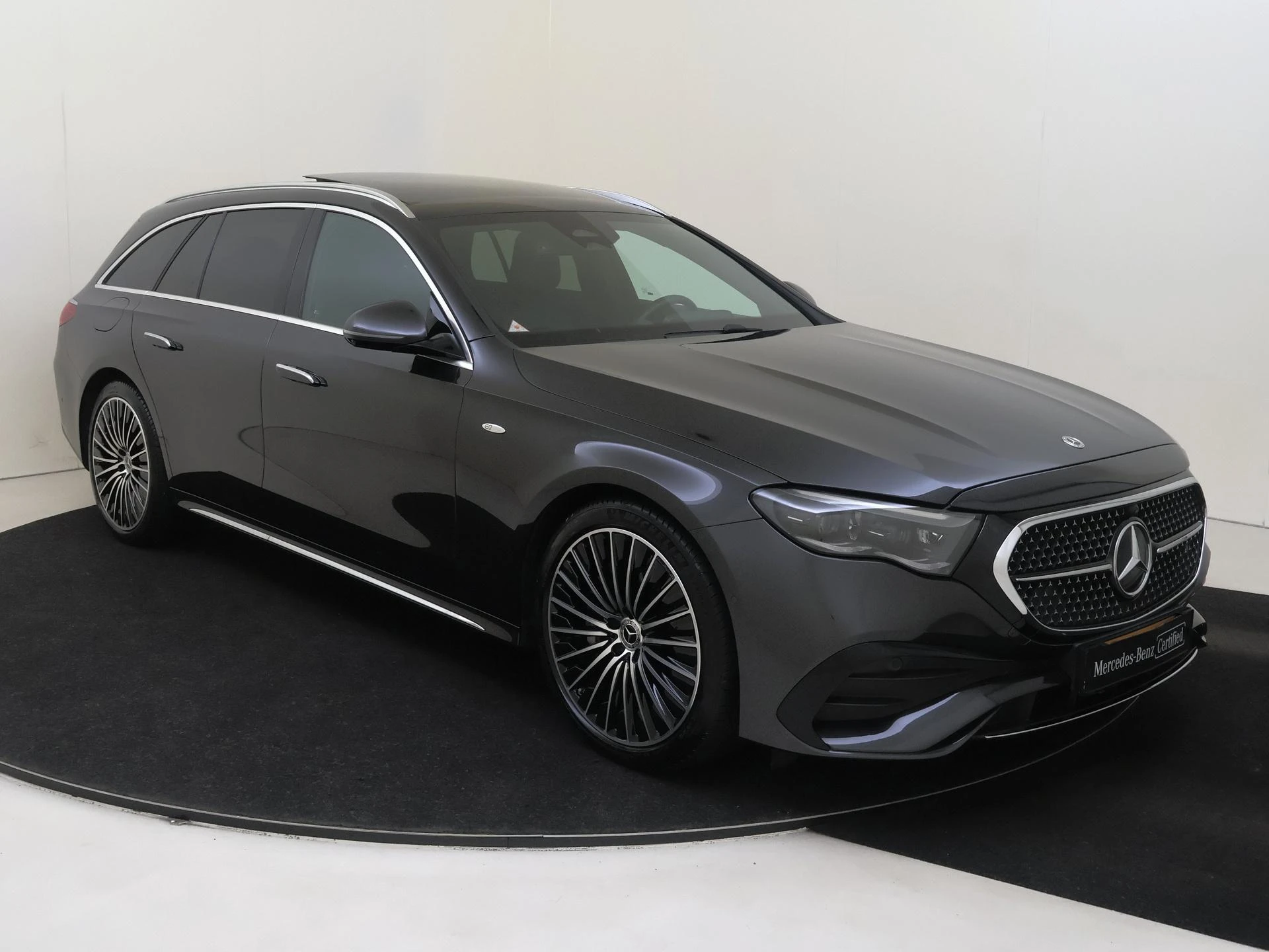 Mercedes-Benz E-Klasse met kenteken 06100 – autofoto 3