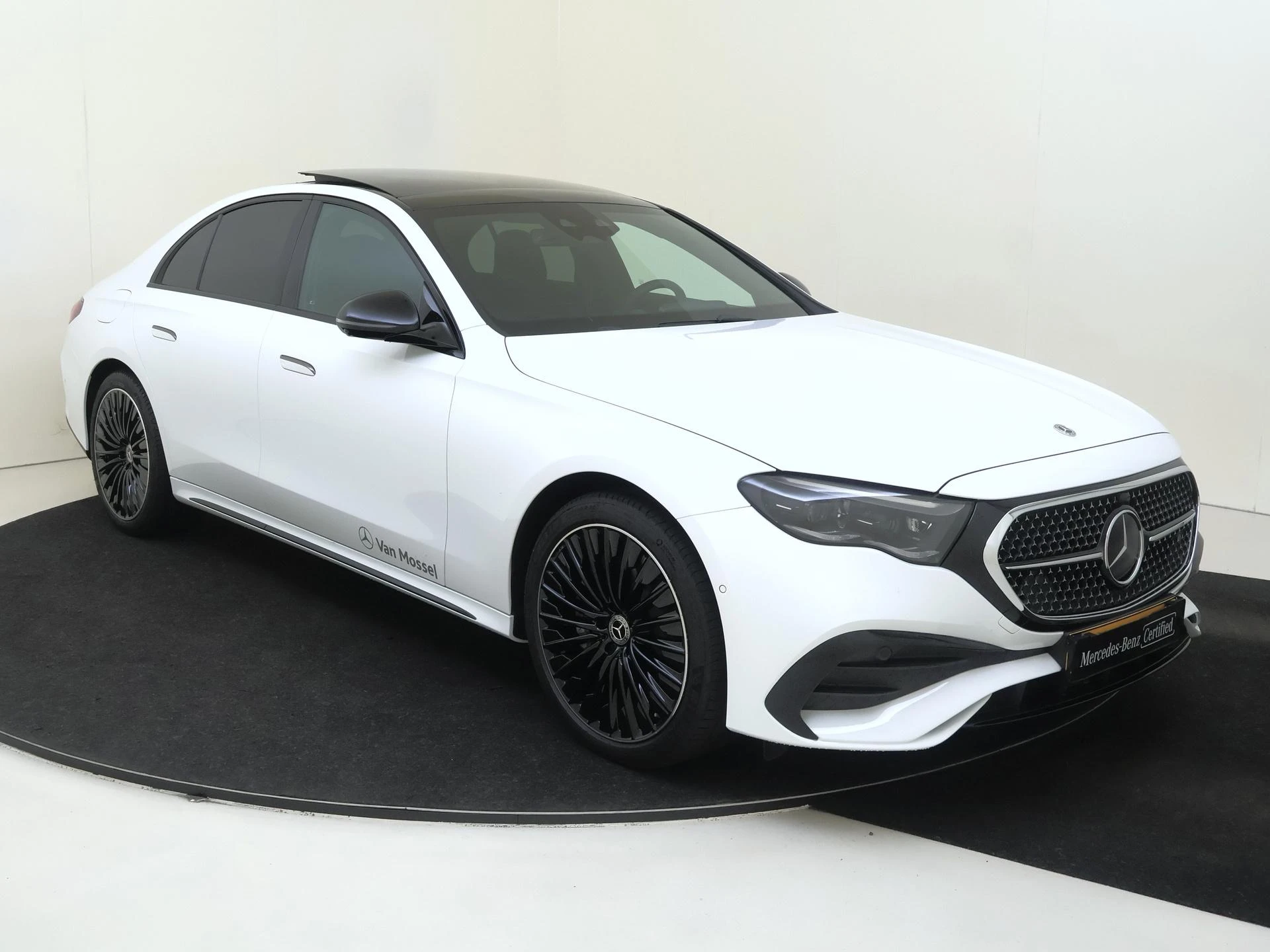 Mercedes-Benz E-Klasse met kenteken 25100 – autofoto 3