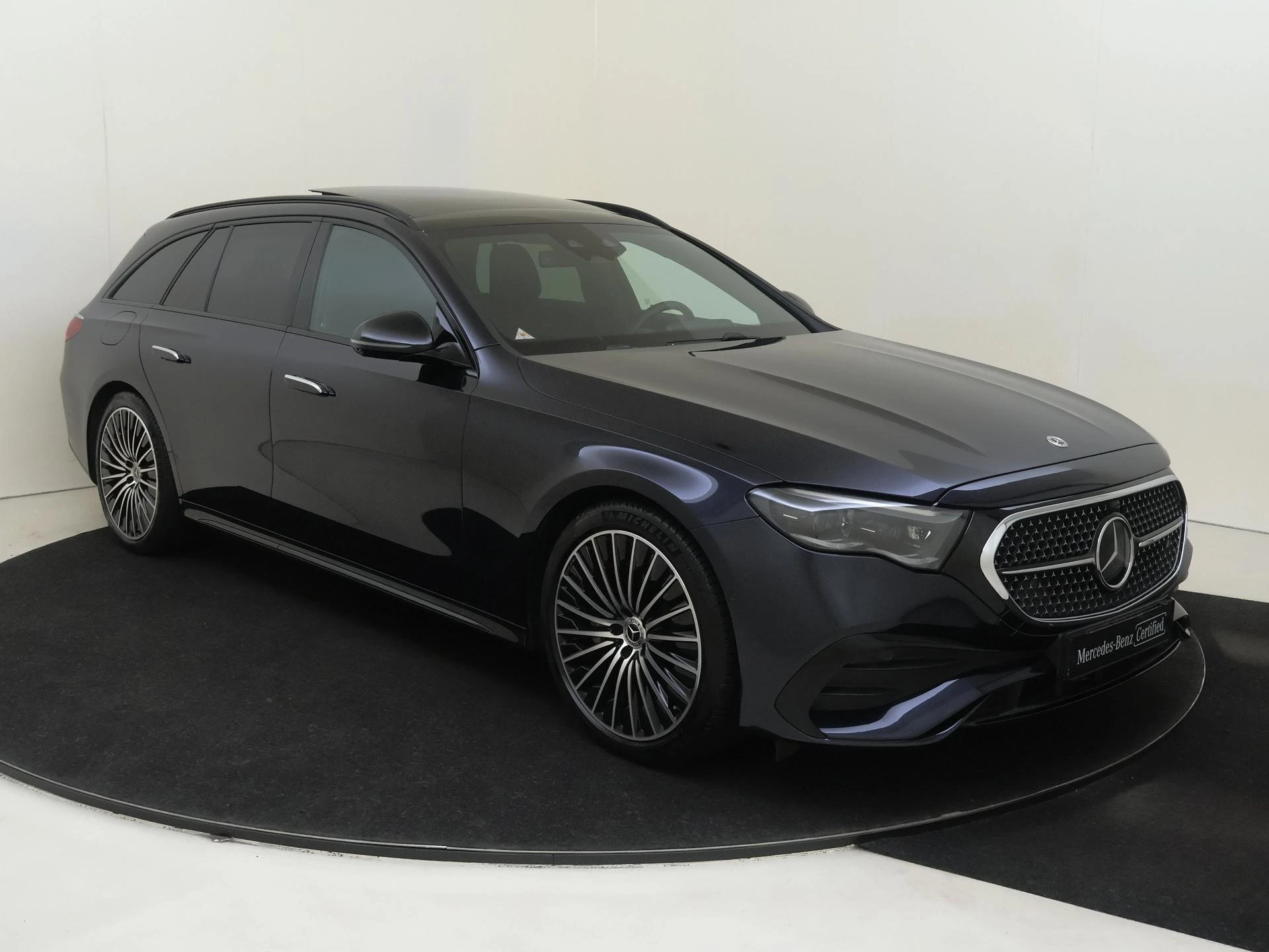 Mercedes-Benz E-Klasse met kenteken 06100 – autofoto 3