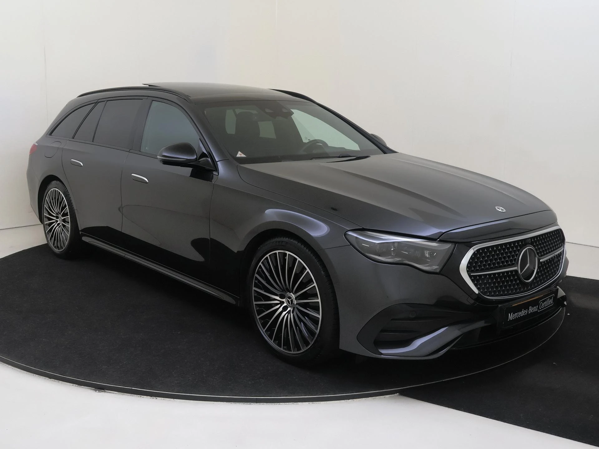 Mercedes-Benz E-Klasse met kenteken 06100 – autofoto 3
