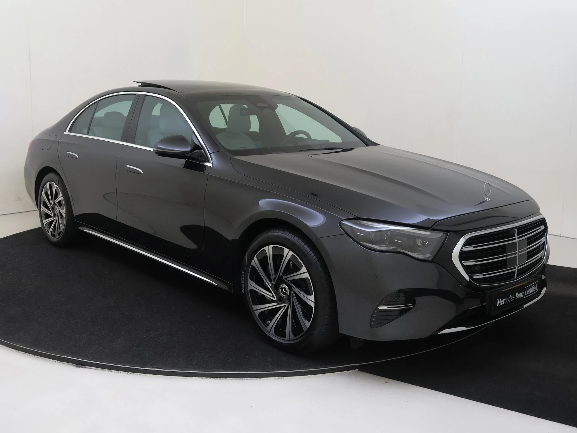 Mercedes-Benz E-Klasse met kenteken 26100 – autofoto 3