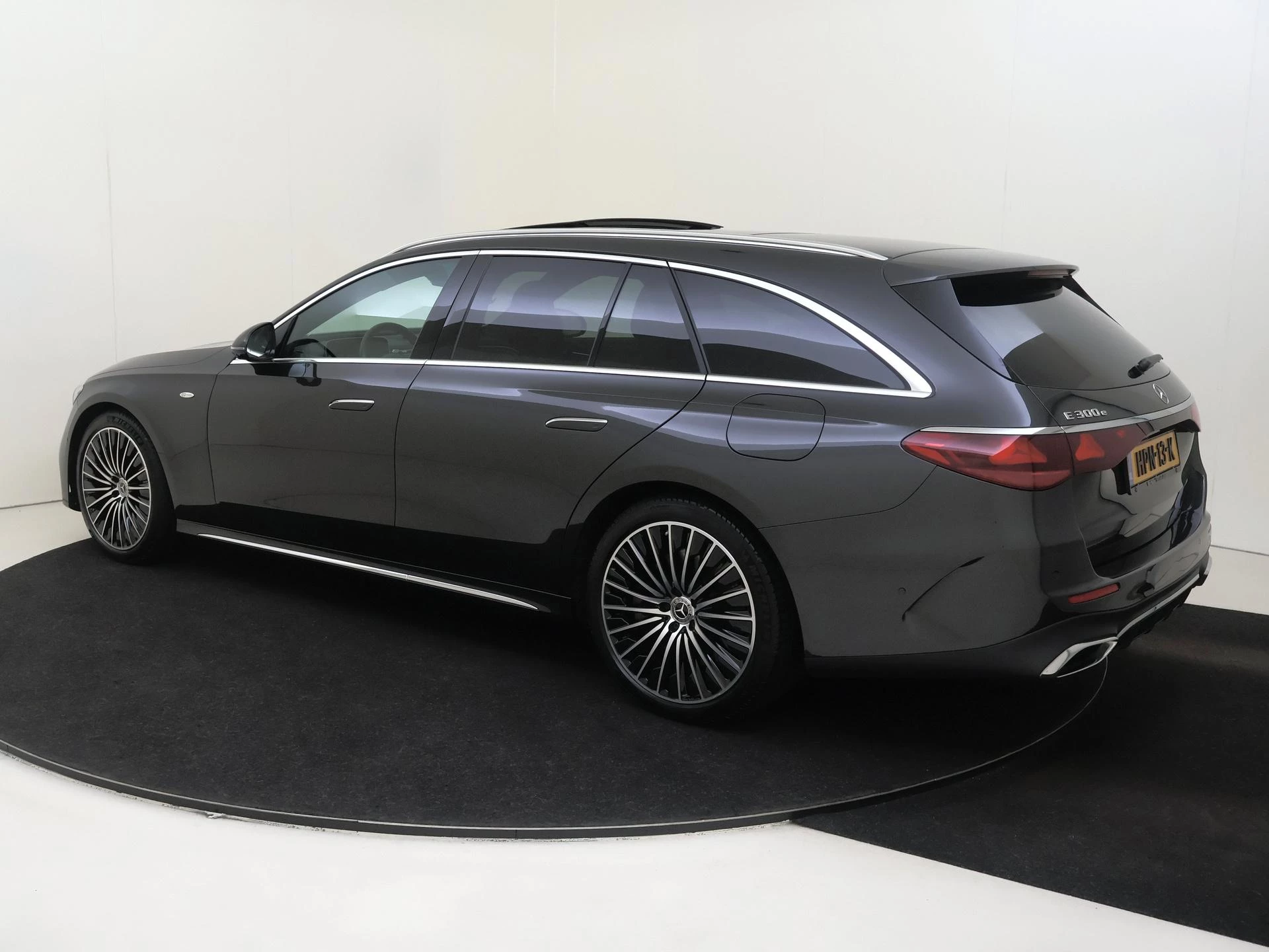 Mercedes-Benz E-Klasse met kenteken 06100 – autofoto 4