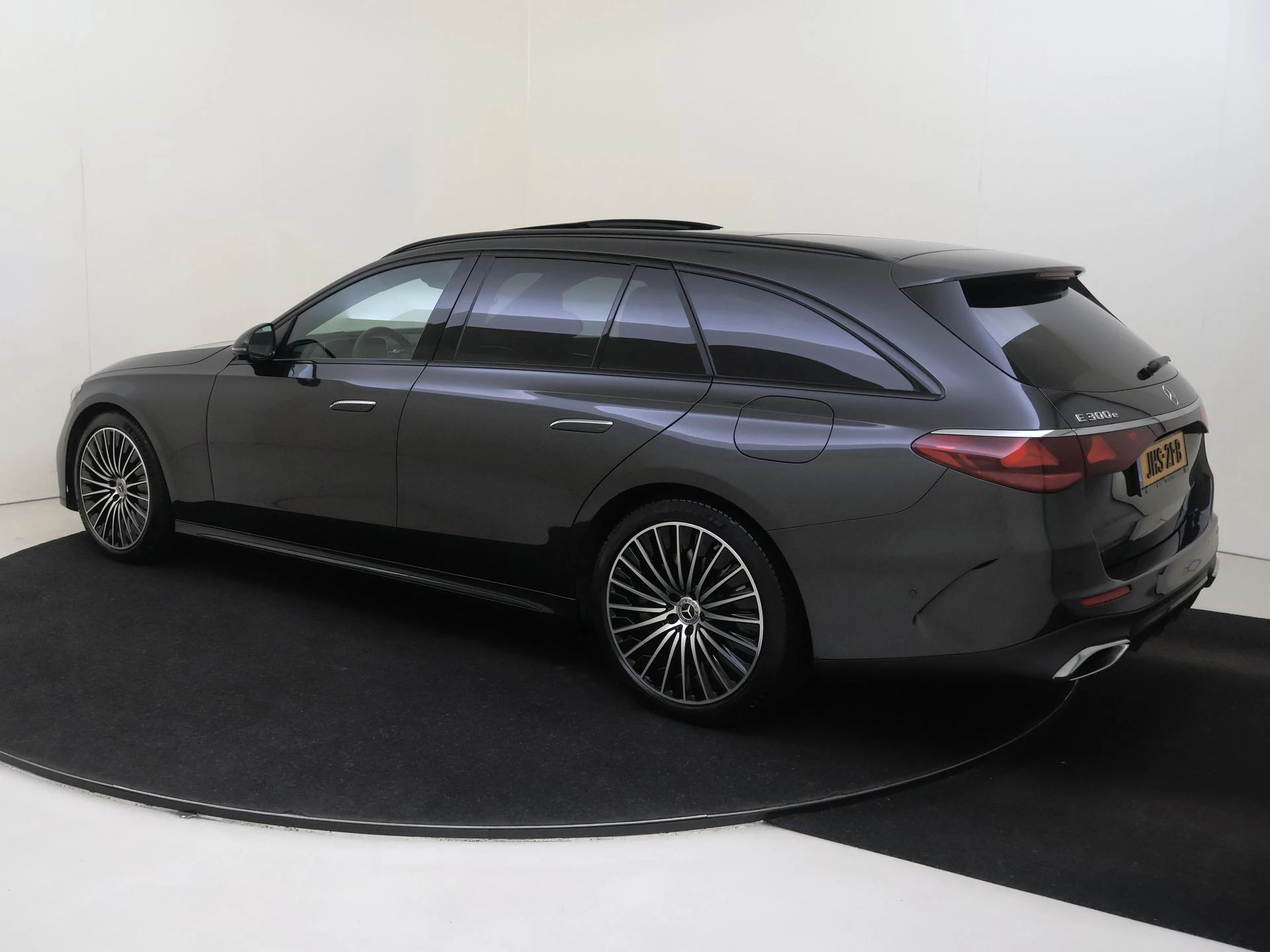 Mercedes-Benz E-Klasse met kenteken 06100 – autofoto 4
