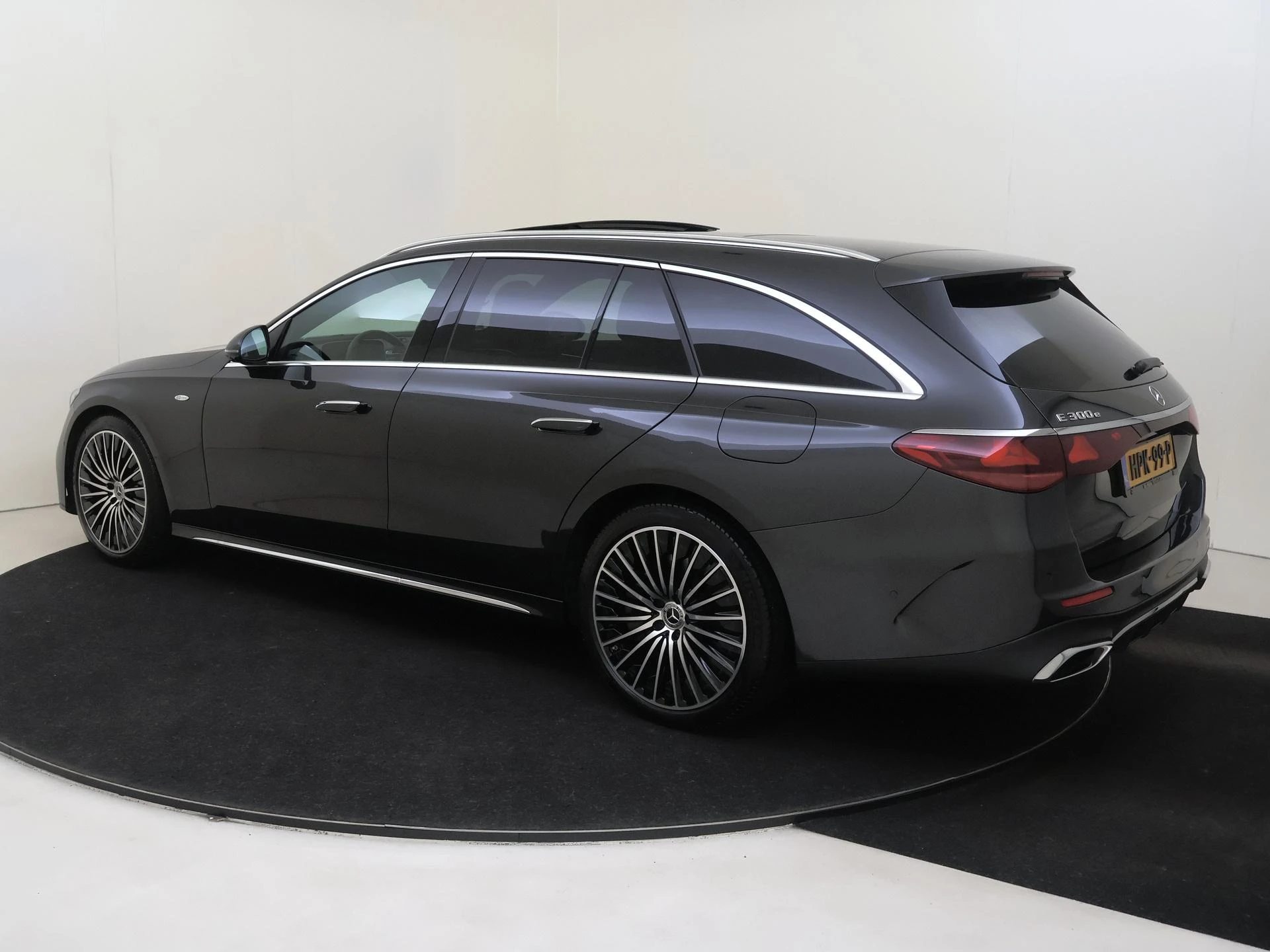 Mercedes-Benz E-Klasse met kenteken 06100 – autofoto 4