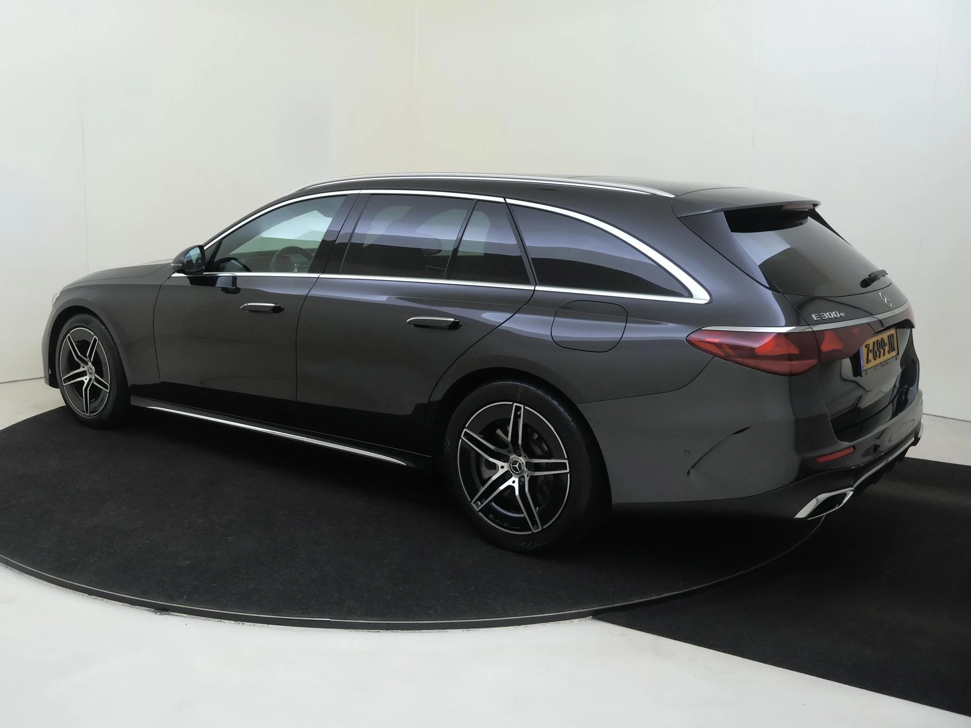 Mercedes-Benz E-Klasse met kenteken 06100 – autofoto 4