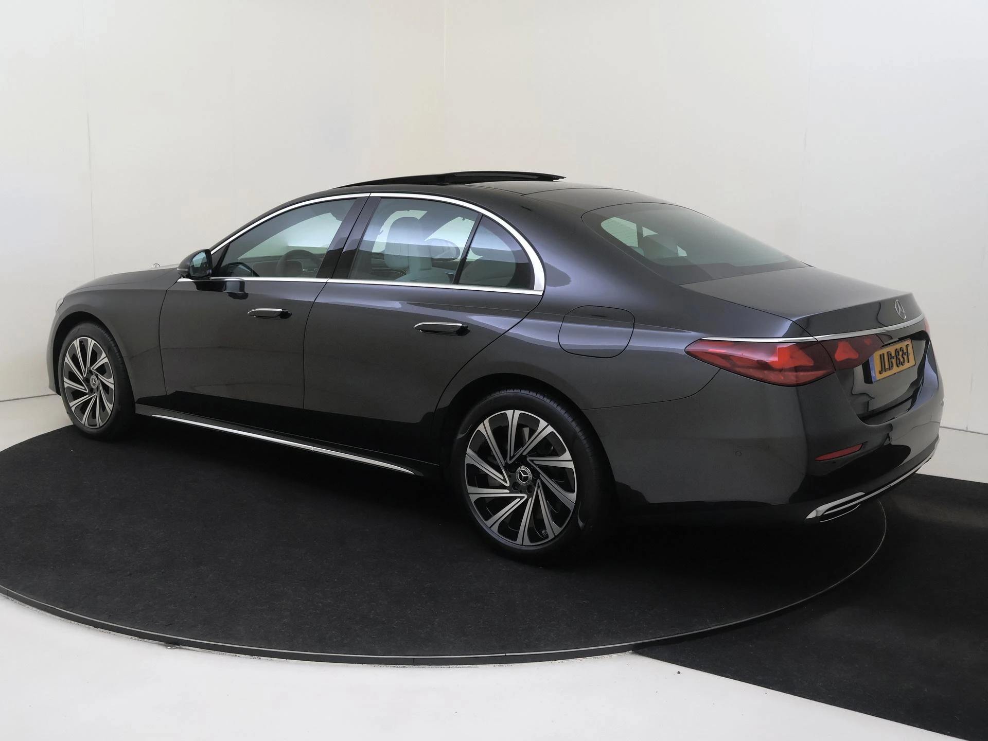 Mercedes-Benz E-Klasse met kenteken 26100 – autofoto 4