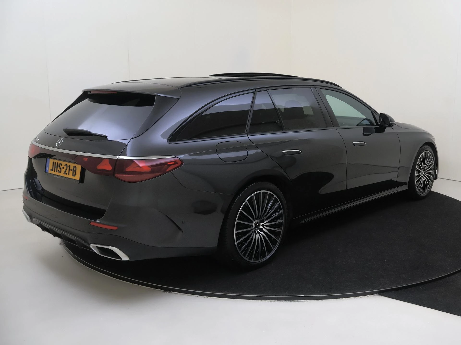 Mercedes-Benz E-Klasse met kenteken 06100 – autofoto 5