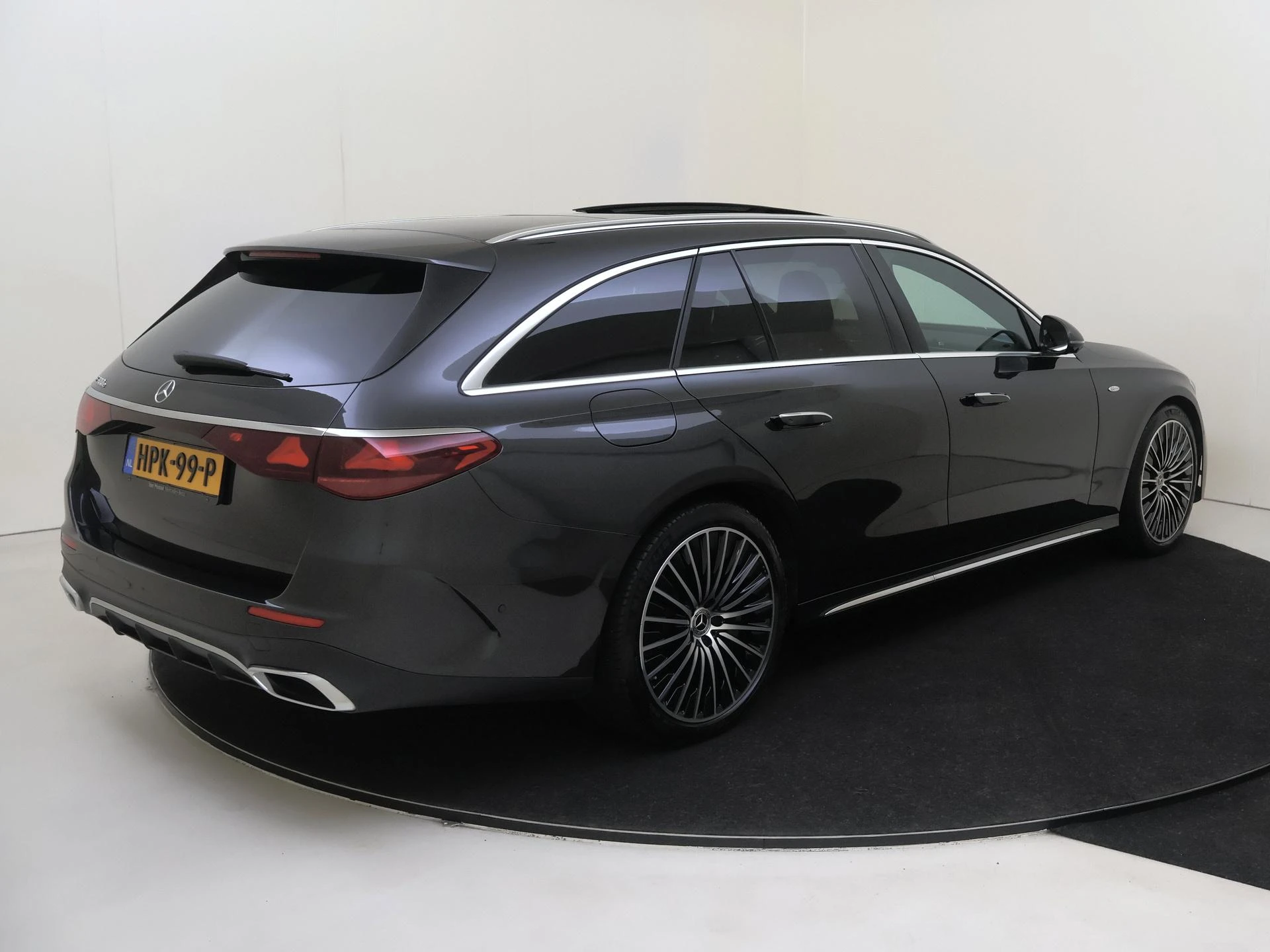 Mercedes-Benz E-Klasse met kenteken 06100 – autofoto 5