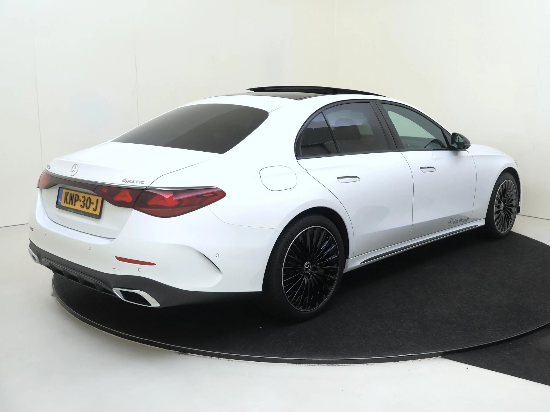 Mercedes-Benz E-Klasse met kenteken 25100 – autofoto 5
