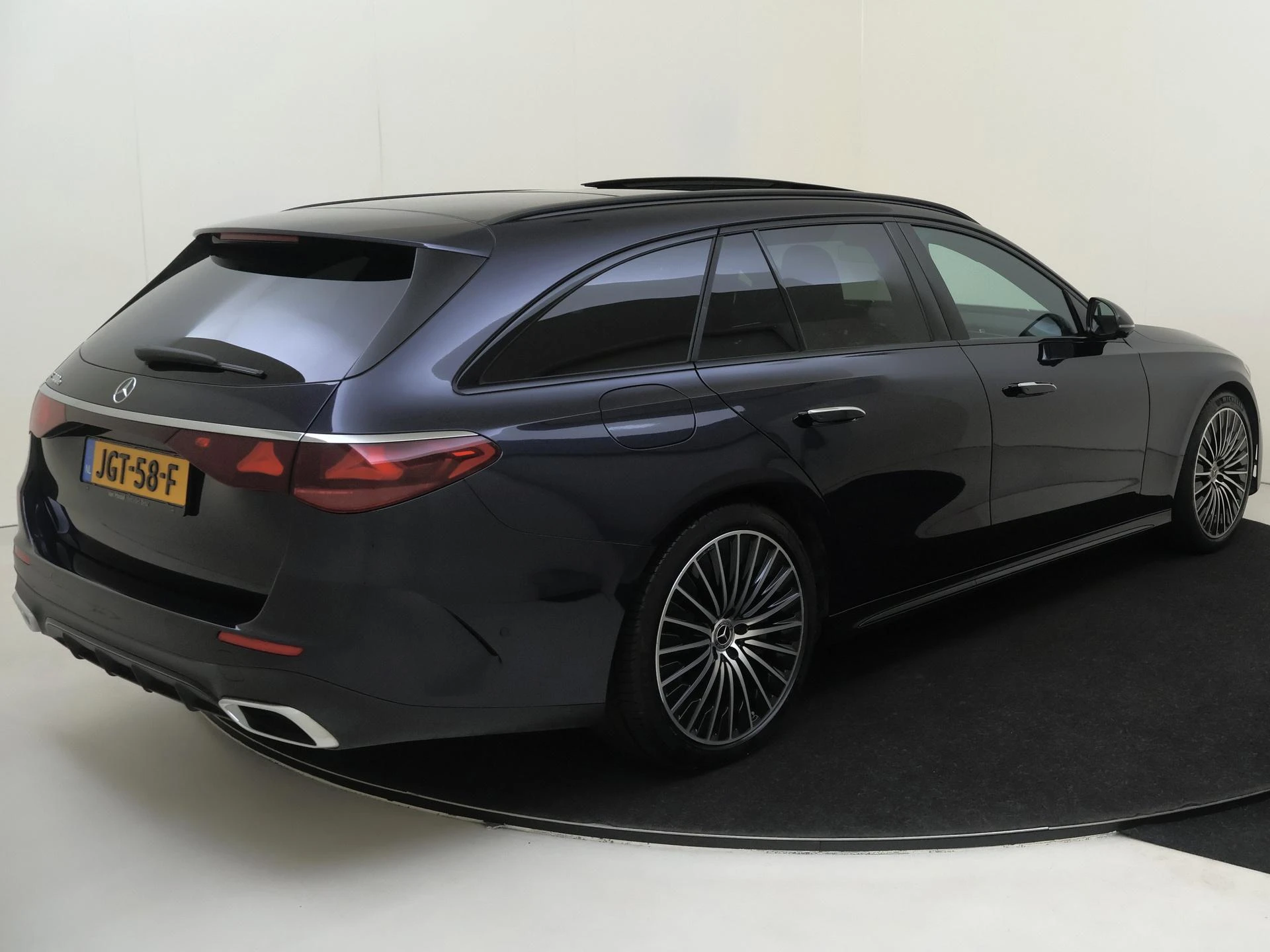 Mercedes-Benz E-Klasse met kenteken 06100 – autofoto 5